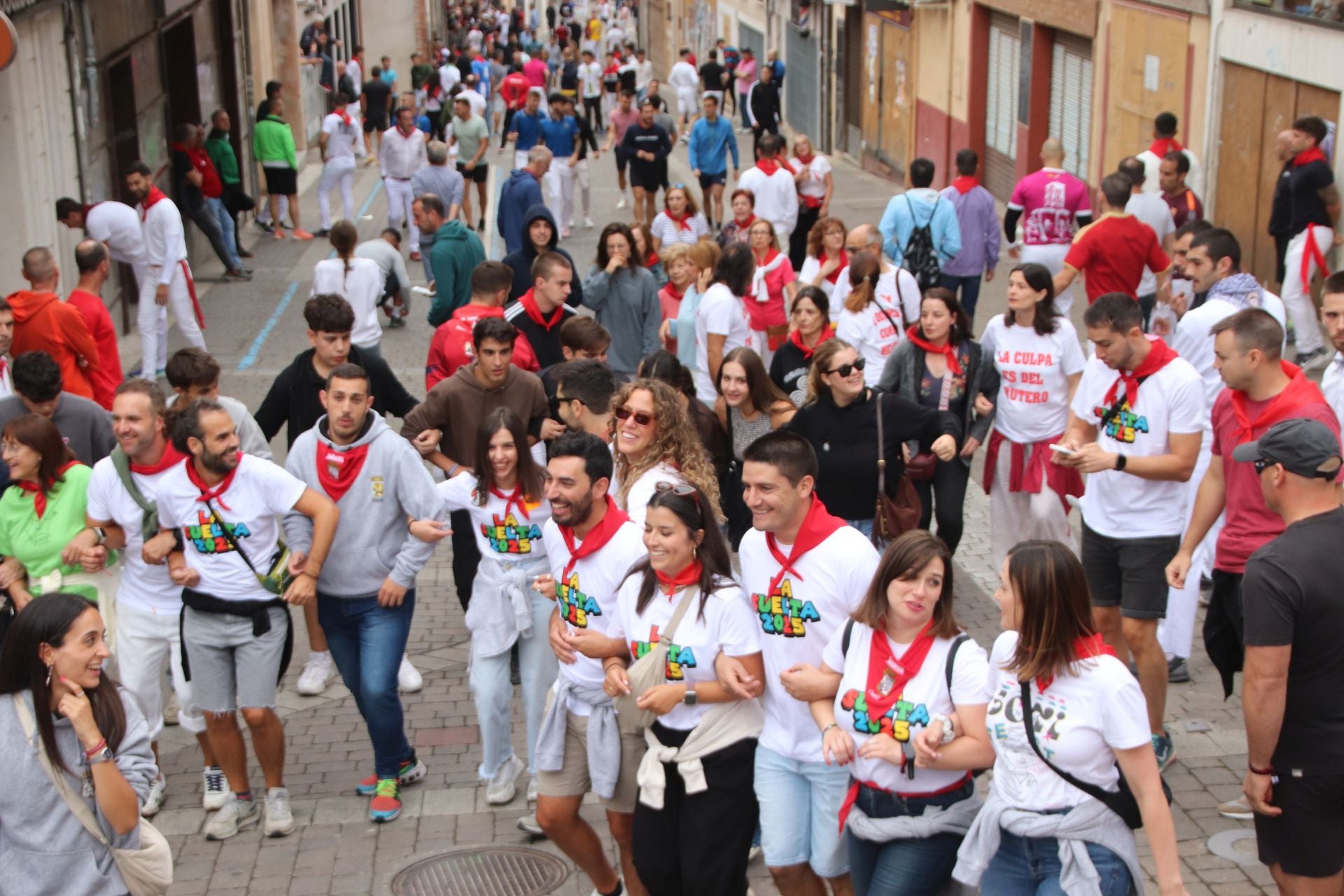 Fotos del ambiente en Cuéllar durante el primero de sus encierros.