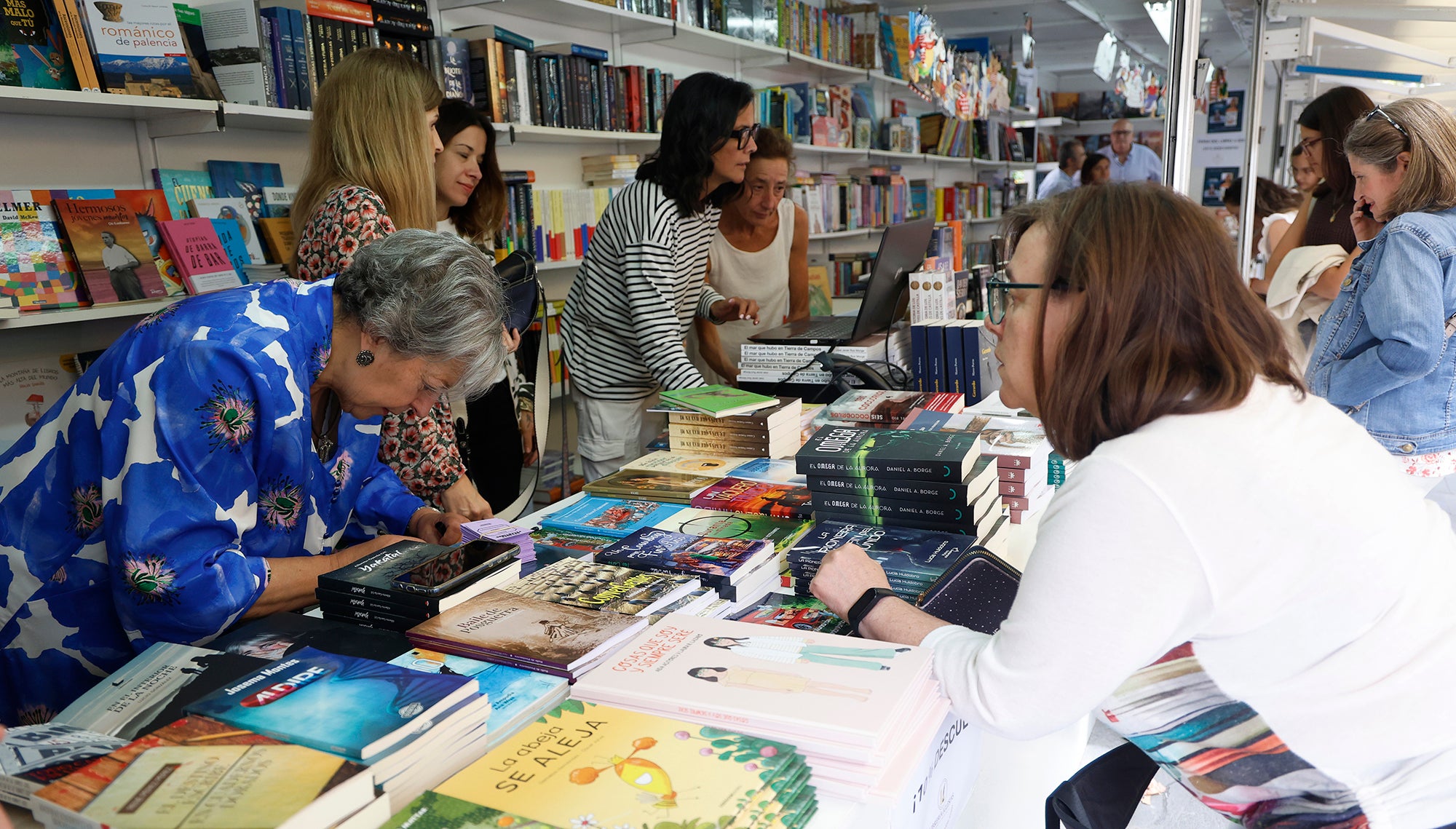 La Feria del Libro llena el Salón de literatura e historias