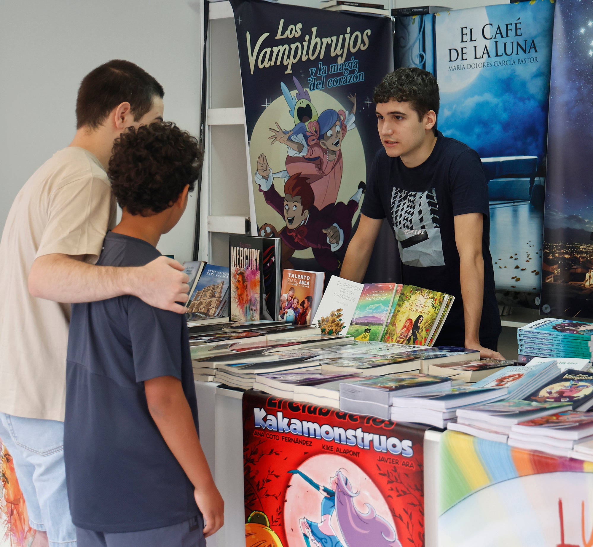 La Feria del Libro llena el Salón de literatura e historias