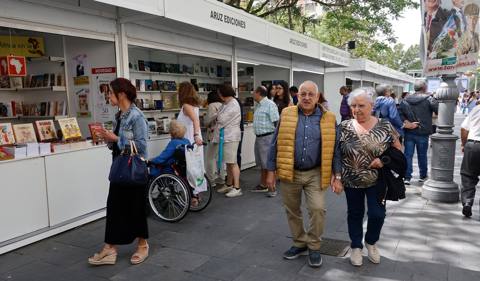 La Feria del Libro llena el Salón de literatura e historias