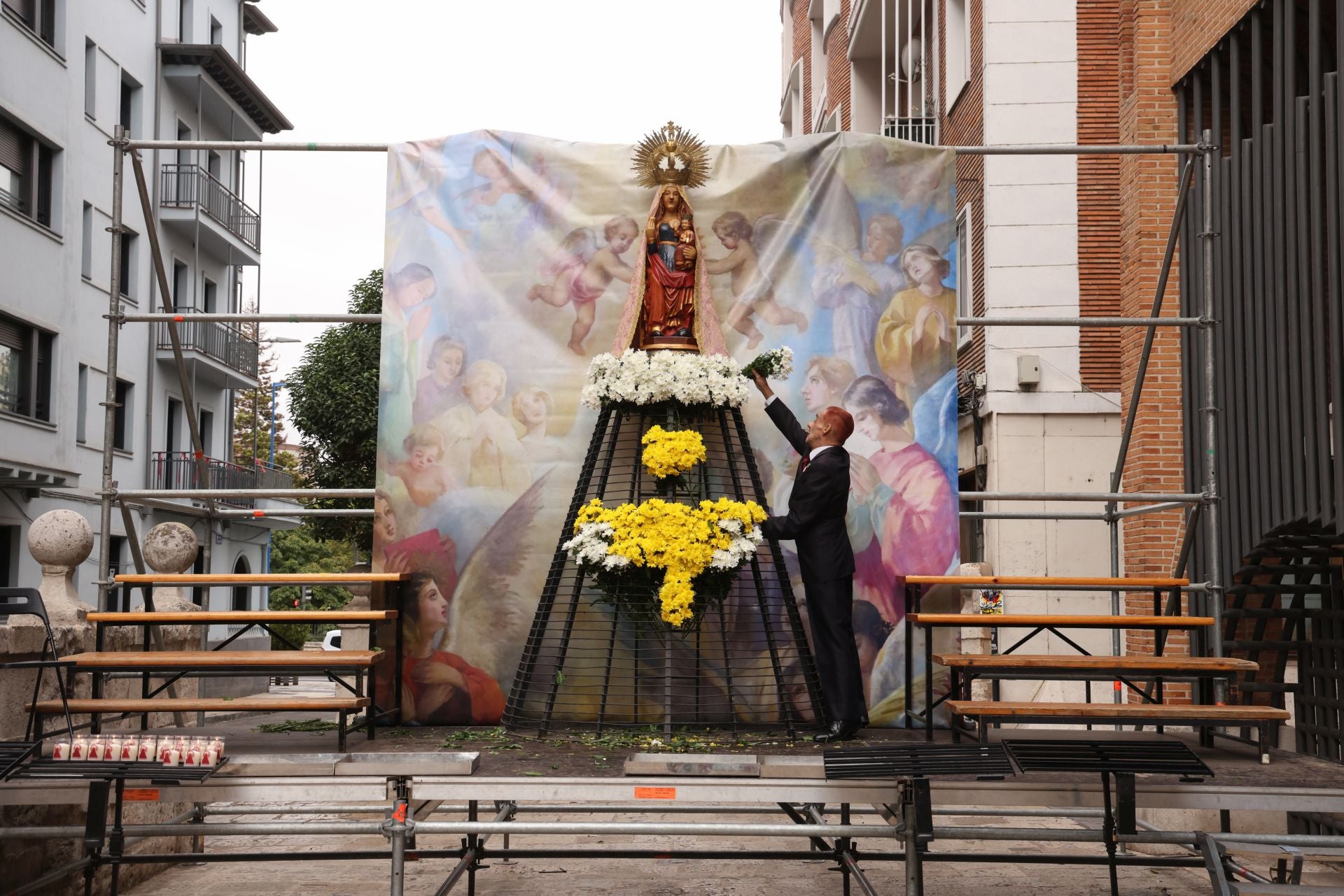 Ofrenda floral y misa en honor a la Virgen de San Lorenzo, patrona de Valladolid
