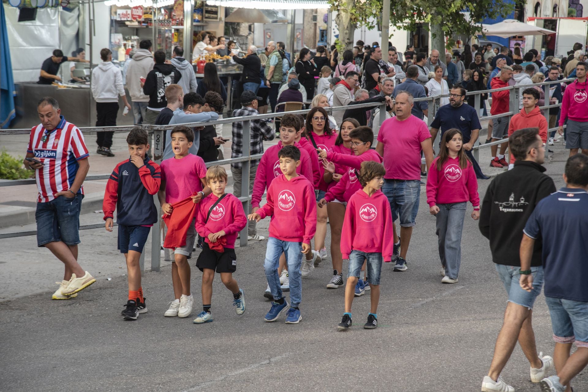 Fotos del ambiente en Cuéllar durante el primero de sus encierros