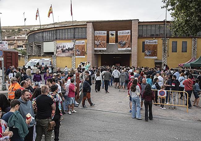 Fotos del ambiente en el primer encierro de Cuéllar y del baile de rueda.