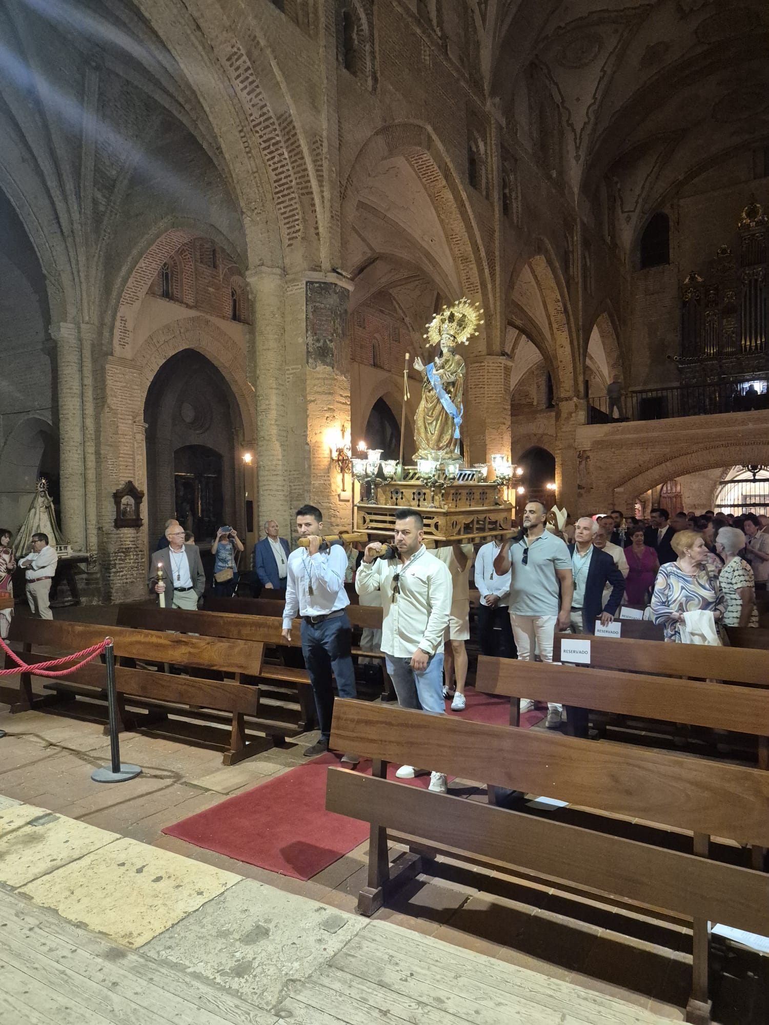 Así fue la emotiva proclamación de la Virgen de Fuentes como alcaldesa perpetua de Villalón de Campos