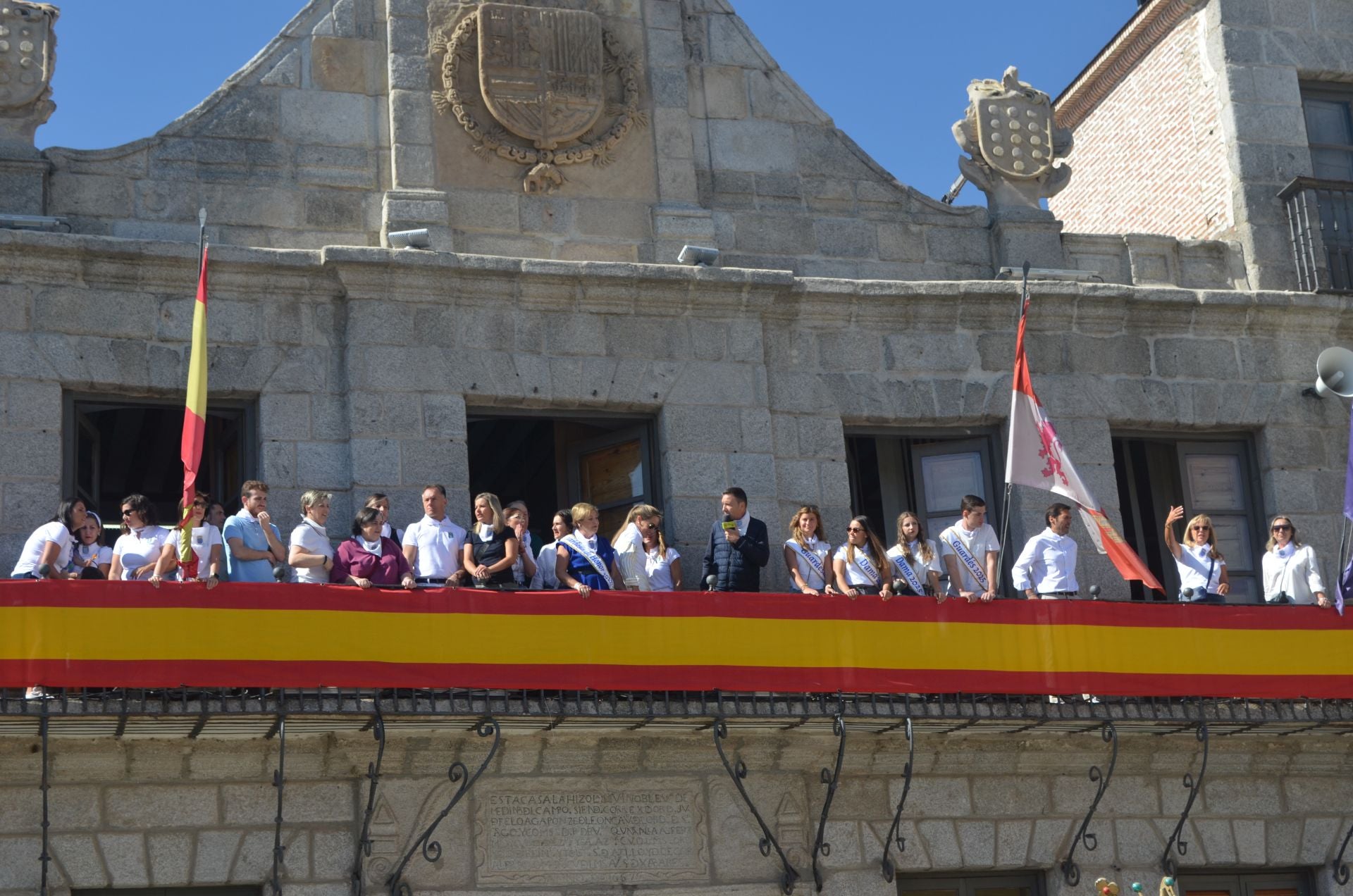 Las imágenes de la colocación de la bandera en Medina del Campo