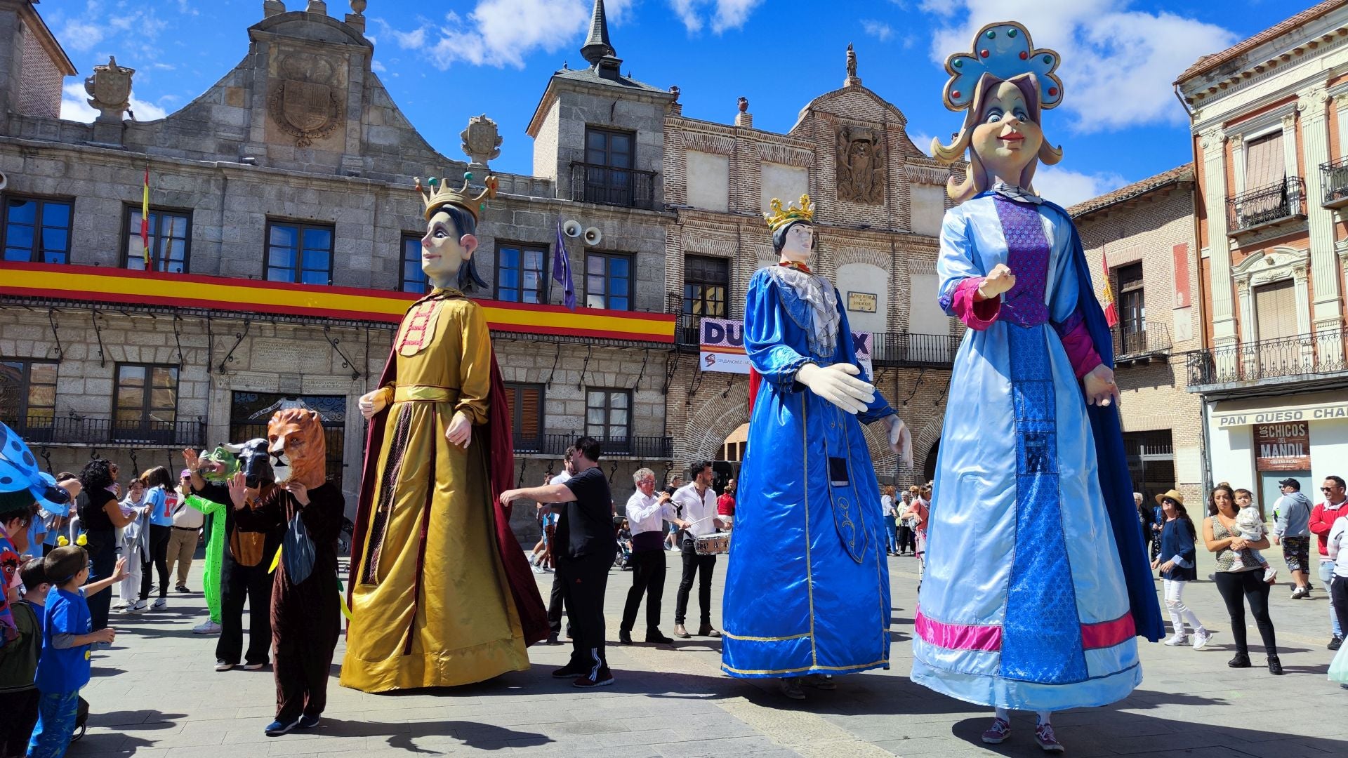 Las imágenes de la colocación de la bandera en Medina del Campo
