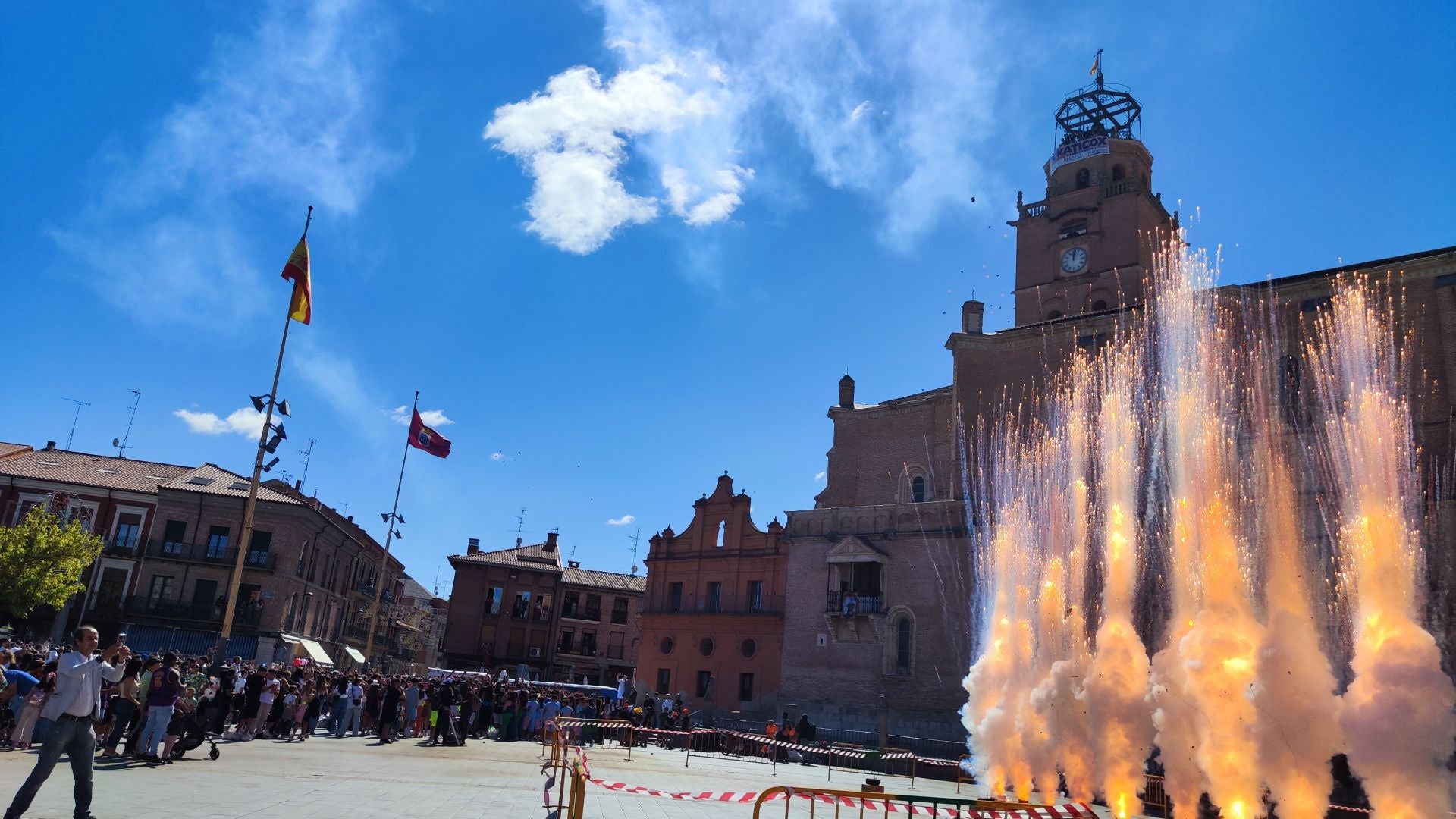 Las imágenes de la colocación de la bandera en Medina del Campo