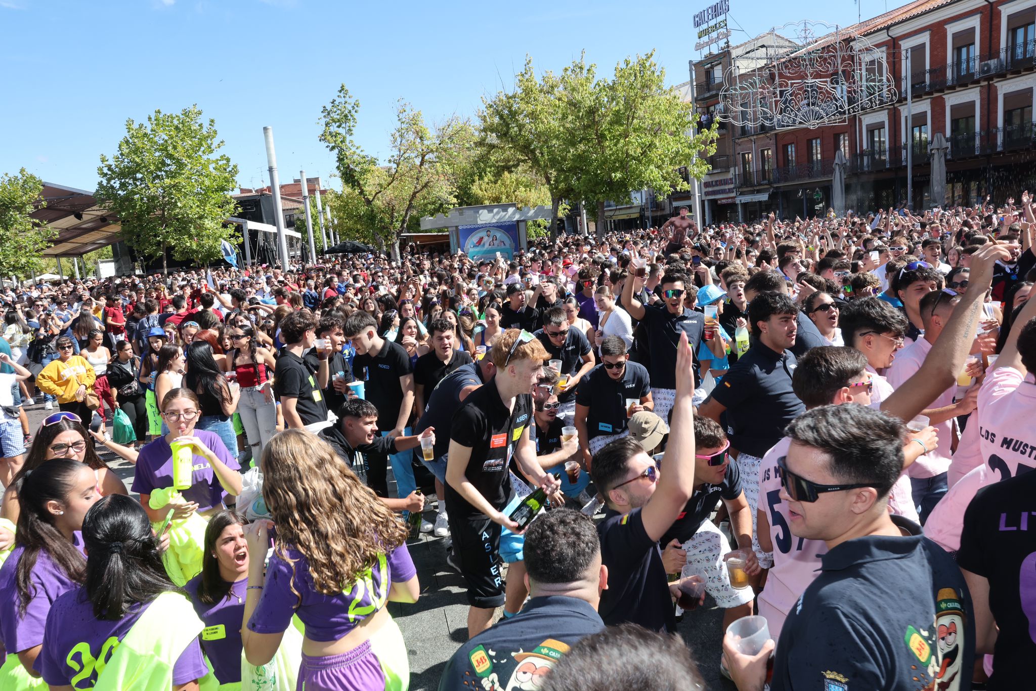 Las imágenes de la colocación de la bandera en Medina del Campo