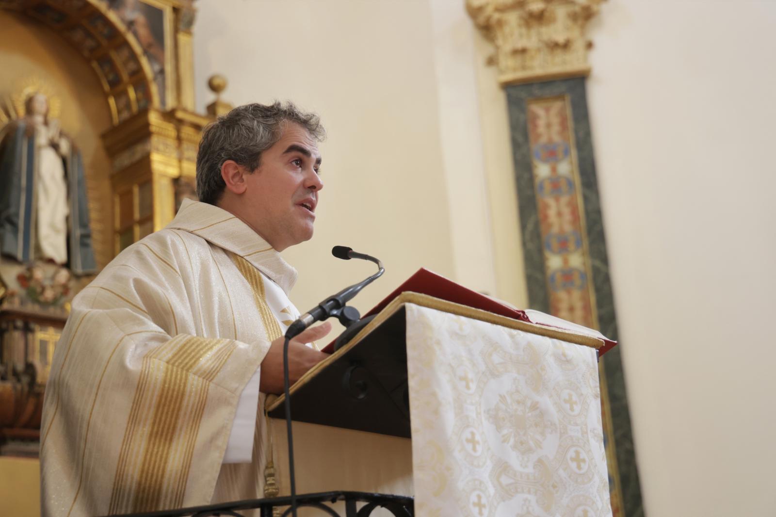 Goyo Casado se dirige a los fieles durante la misa del domingo, en la que le rindieron homenaje.
