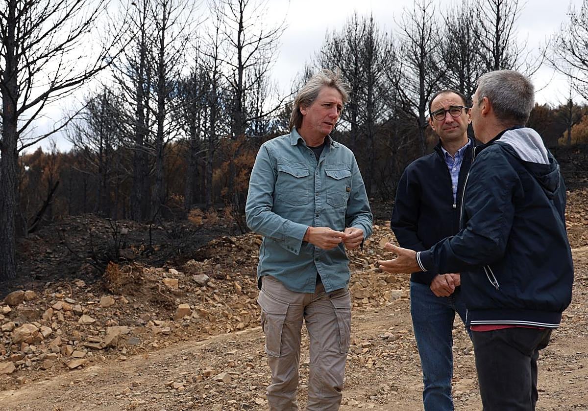 Carlos Martínez visitó zonas afectadas por el fuego en La Alberca.