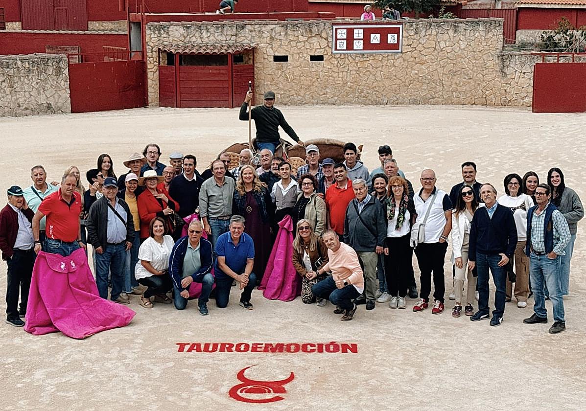 Los abonados de la plaza de toros de Valladolid que pasaron el día en 'La Cabañuela'.