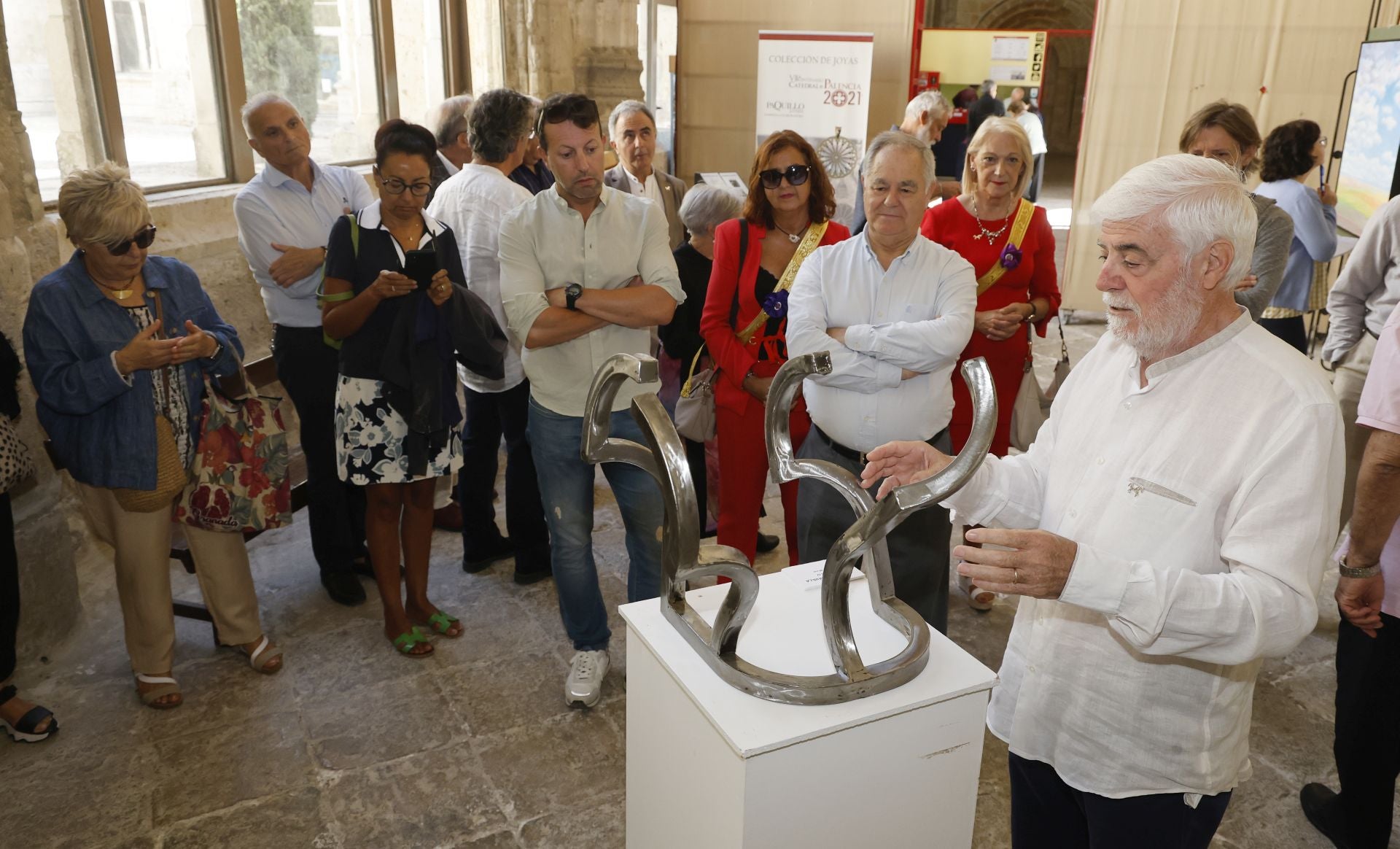 Así es la muestra &#039;Bourges&amp;Palencia 2025&#039; de Thieldon en el claustro de la Catedral