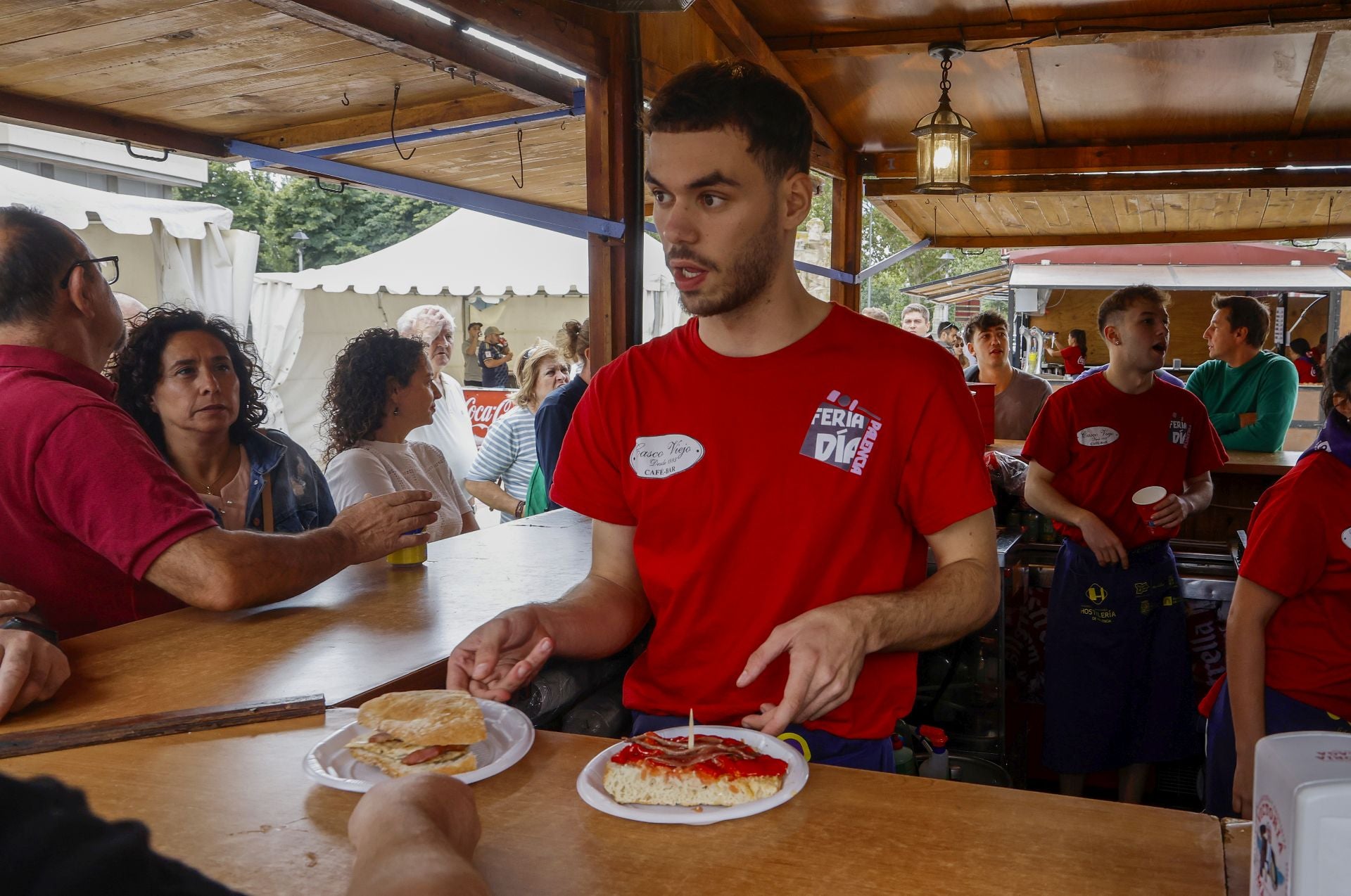 La oferta gastronómica de San Antolín llena las calles de gente