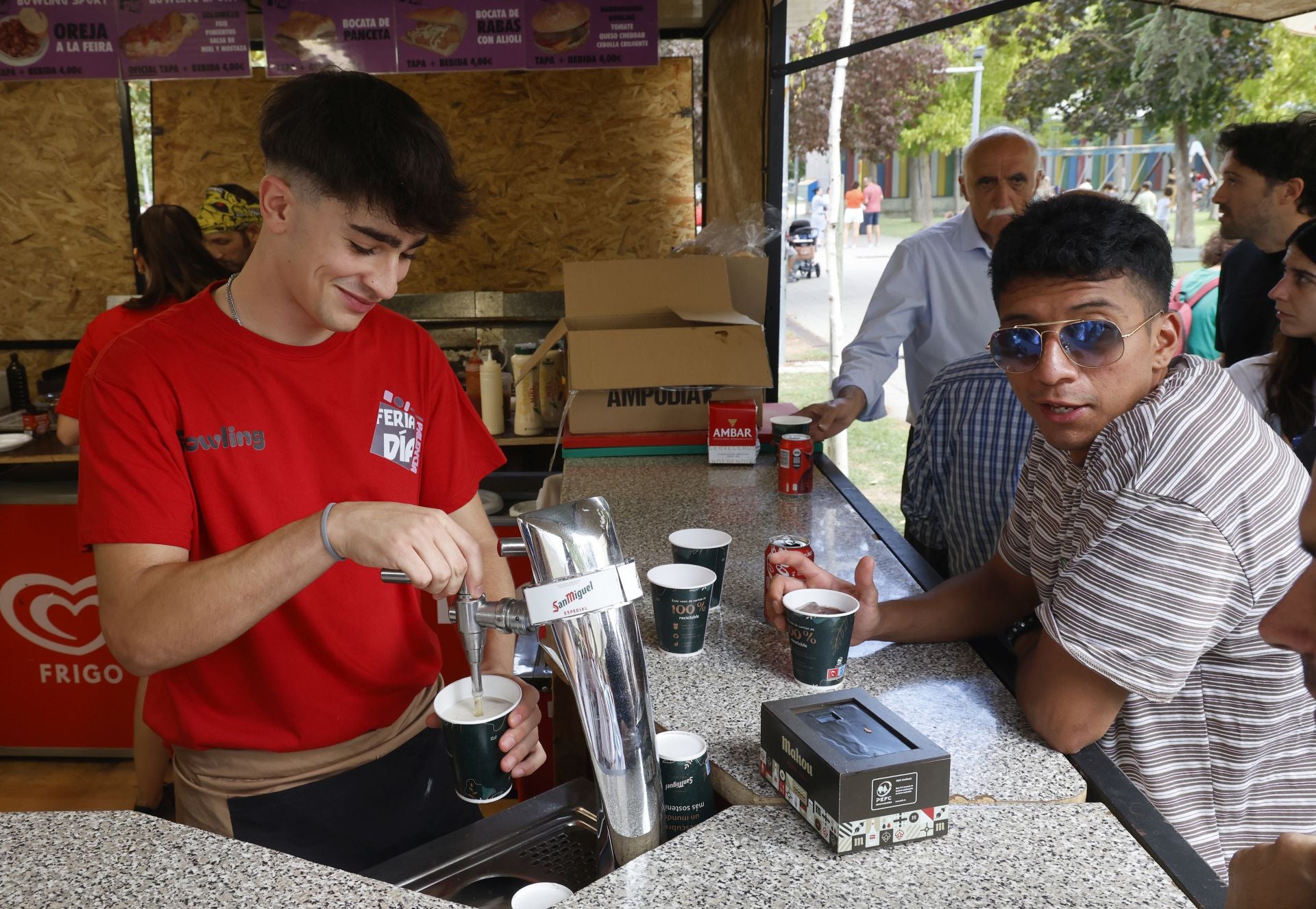 La oferta gastronómica de San Antolín llena las calles de gente