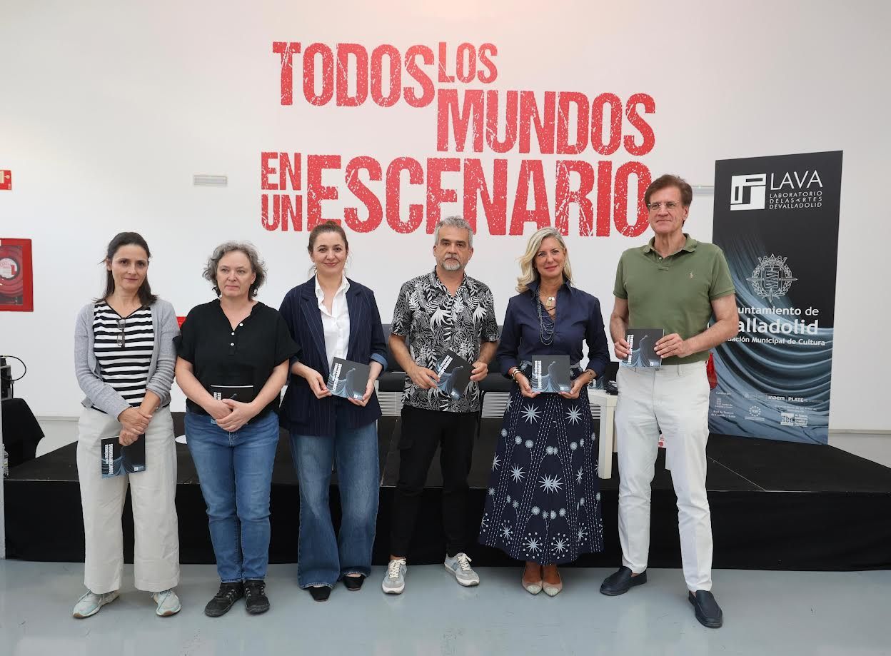 Desde la izquierda, María Parrato, otra artista de la compañía, Charo Arconada, Juan Herrero, Irene Carvajal y José Ignacio Uribe.