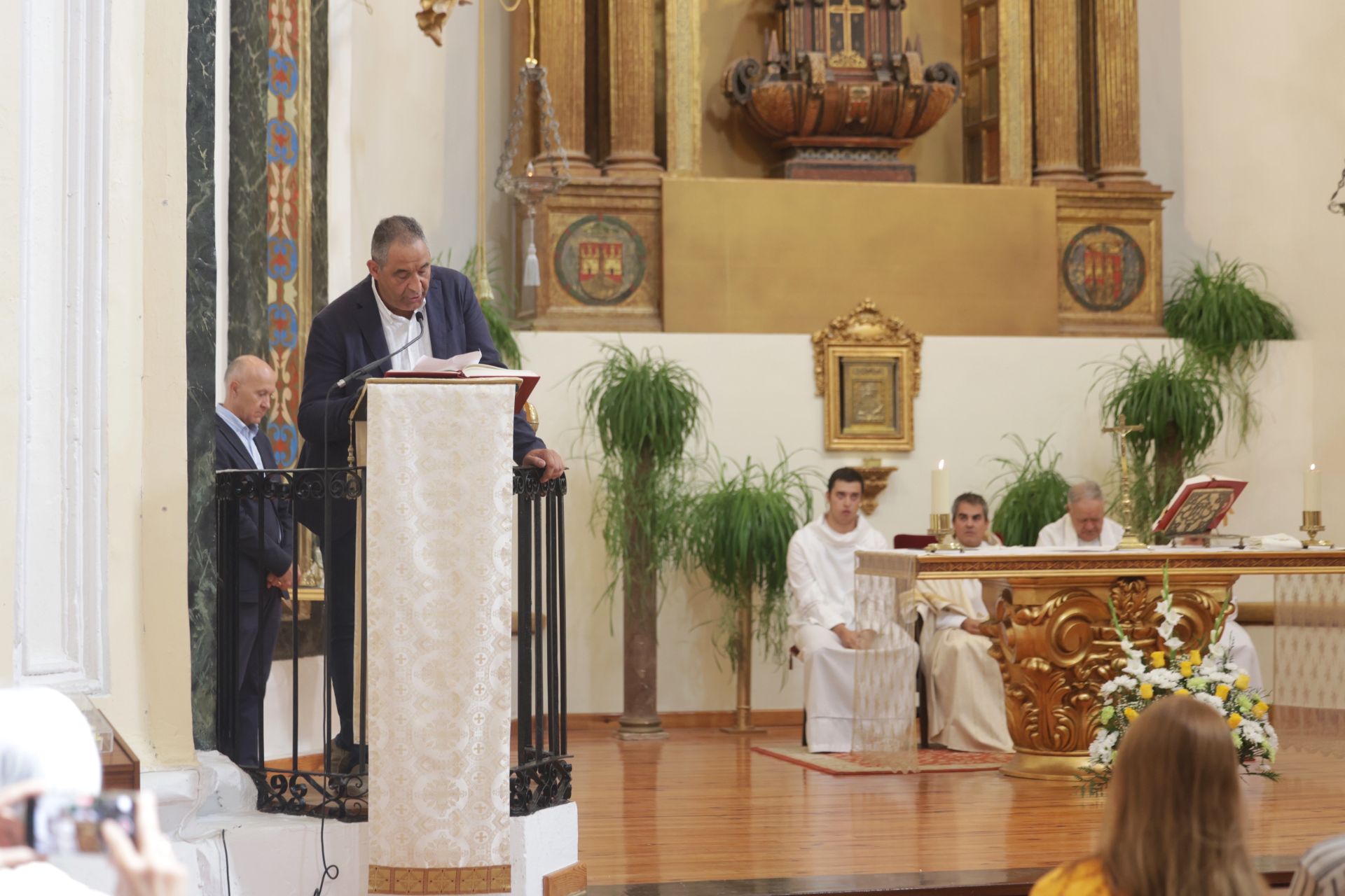 La despedida al párroco Goyo Casado, en imágenes