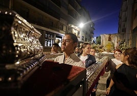 Los vallisoletanos se estrenan en la hermandad tras el acto de tallaje del hombro.