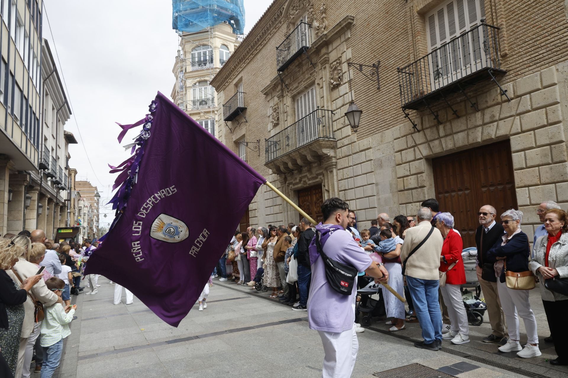 Así ha sido el desfile de los gigantes, cabezudos y peñas hasta la Plaza Mayor