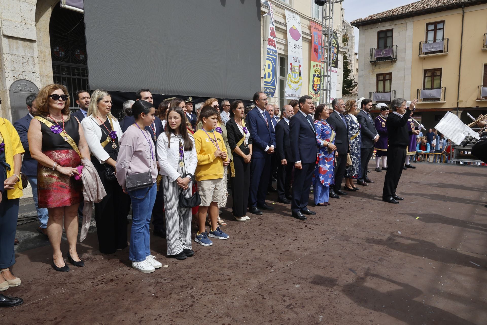 Así ha sido el desfile de los gigantes, cabezudos y peñas hasta la Plaza Mayor