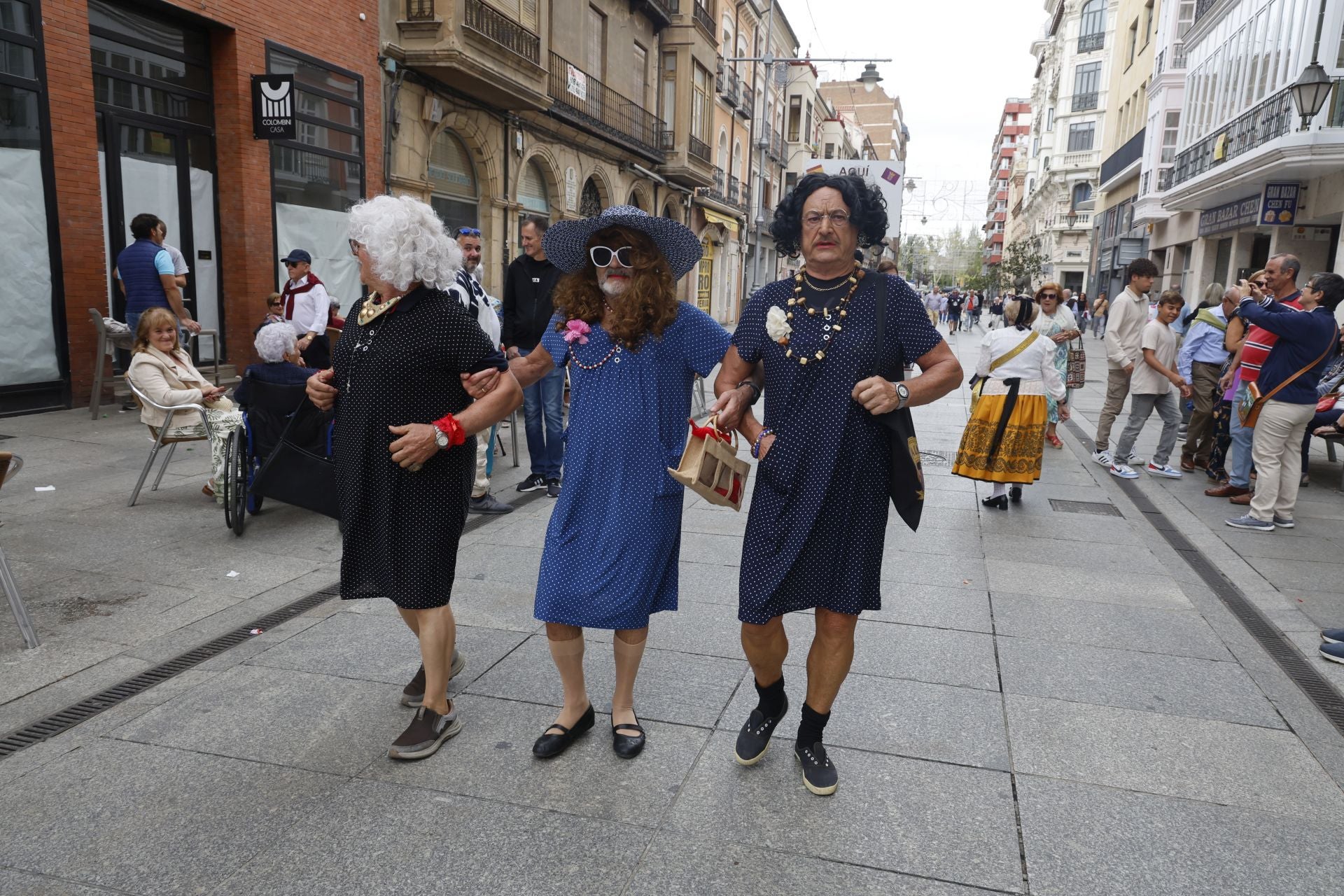 Los palentinos llenan las calles por San Antolín