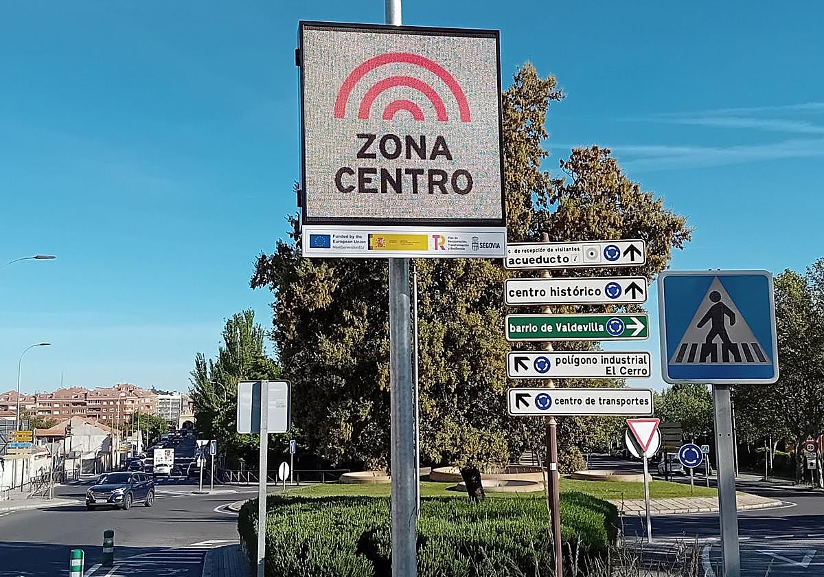 Panel de la futura Zona de Bajas Emisiones de Segovia.