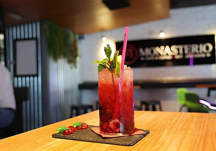 El Mojito Monasterio, con su característico color rojo