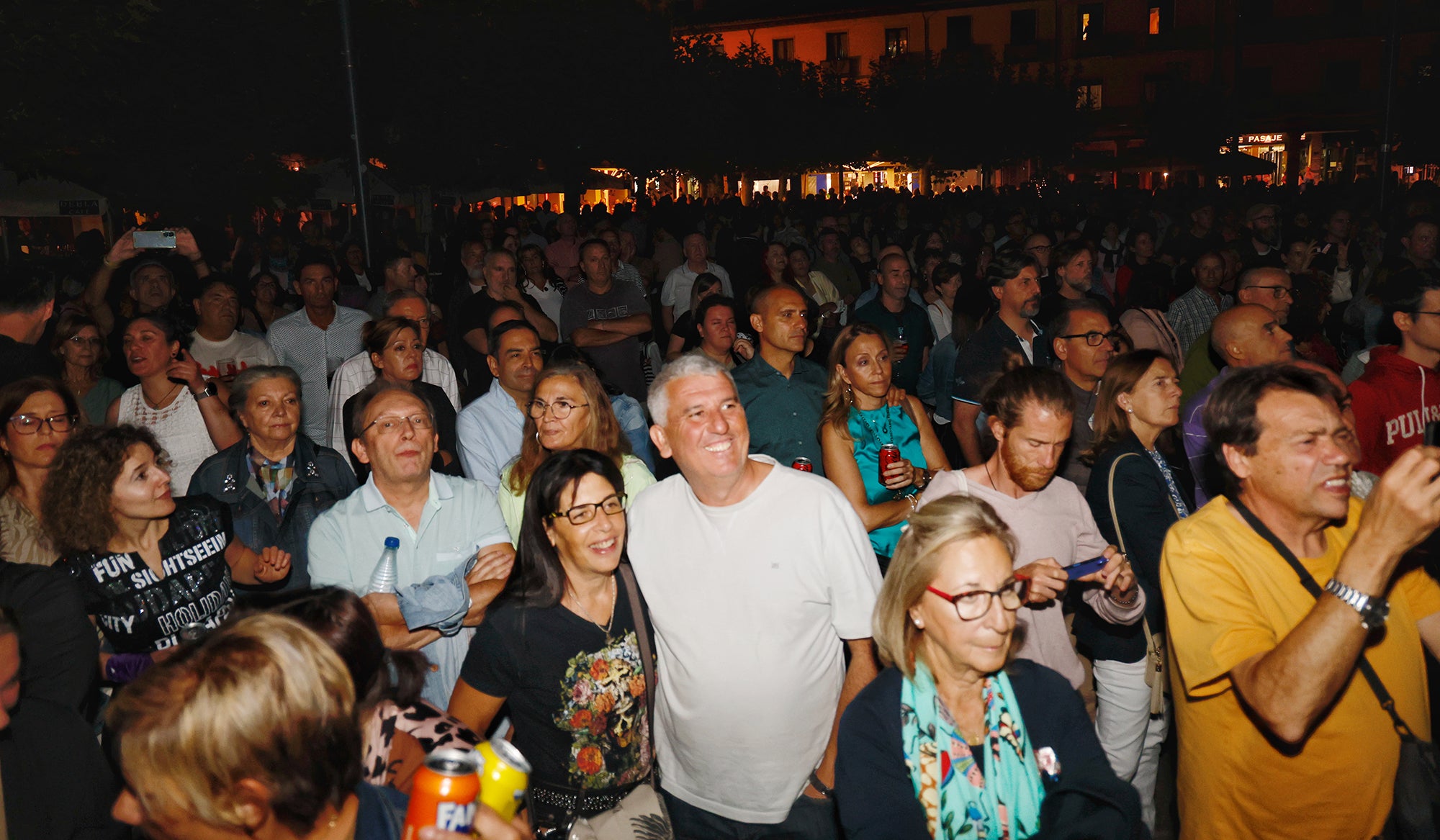 Cristina Rosenvinge llena la Plaza Mayor con su pop lírico