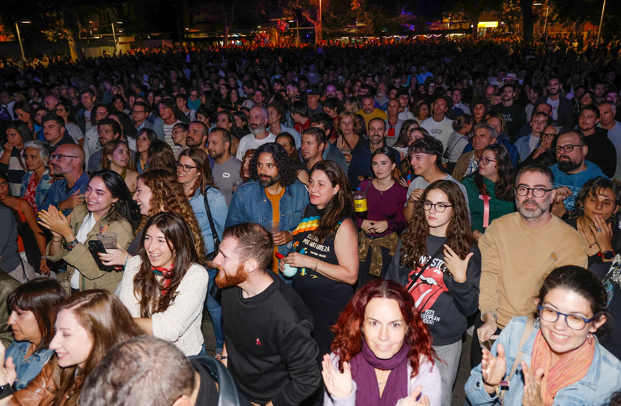 Iván Ferreiro llena el parque del Salón con distintas generaciones de palentinos