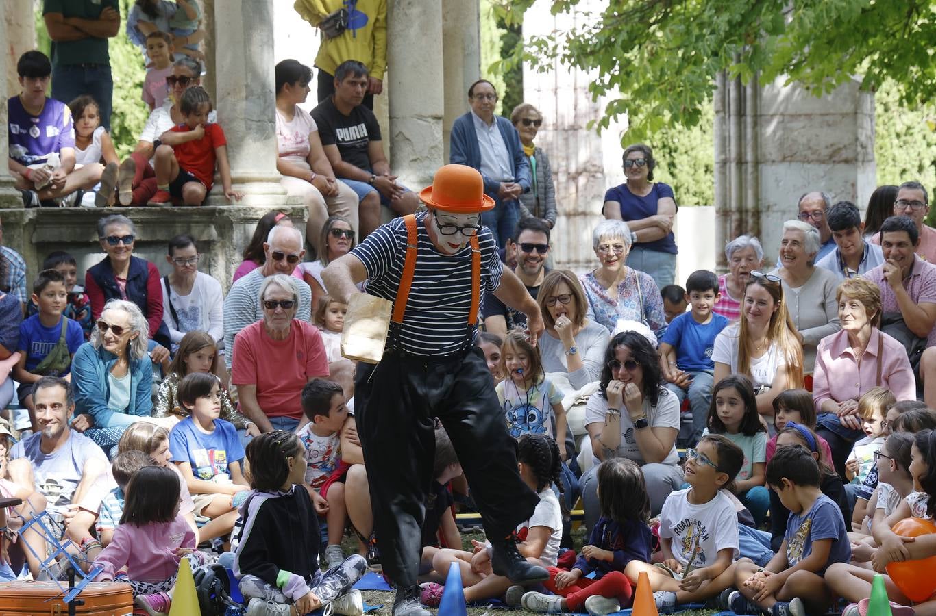 Así es la Muestra de Artistas de Calle por los barrios de Palencia