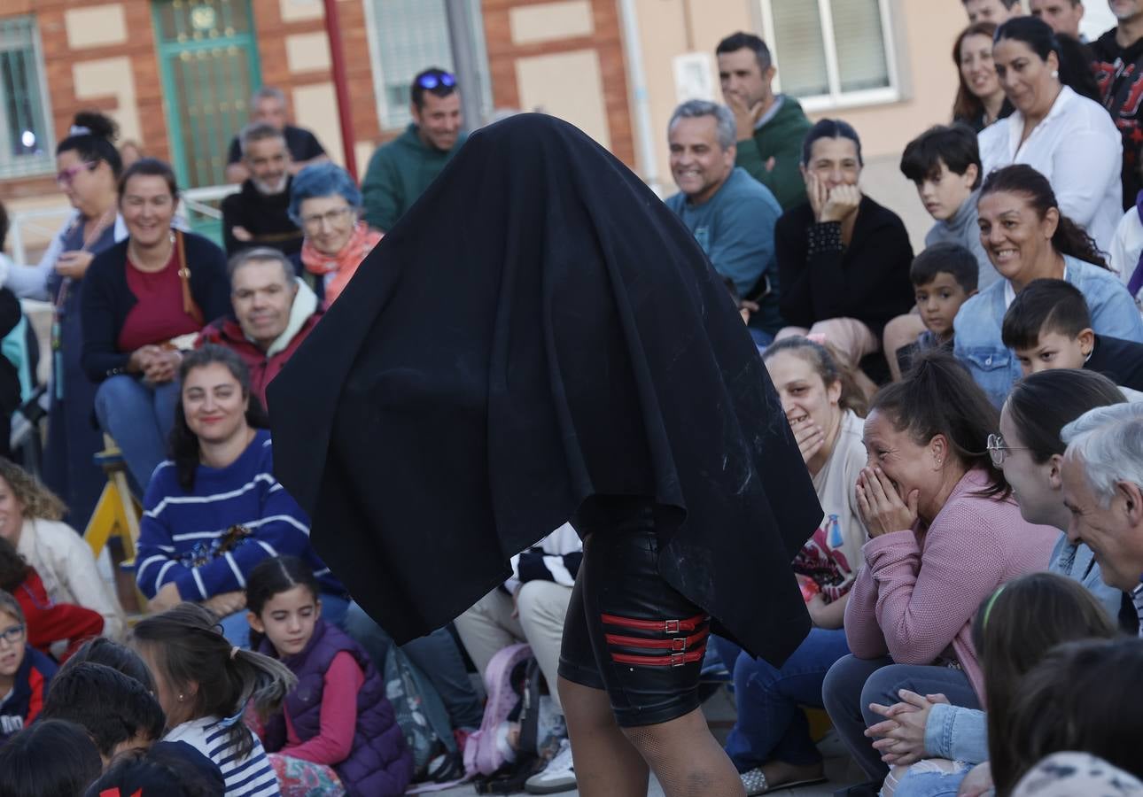 Así es la Muestra de Artistas de Calle por los barrios de Palencia