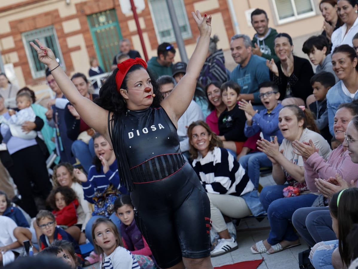 Así es la Muestra de Artistas de Calle por los barrios de Palencia