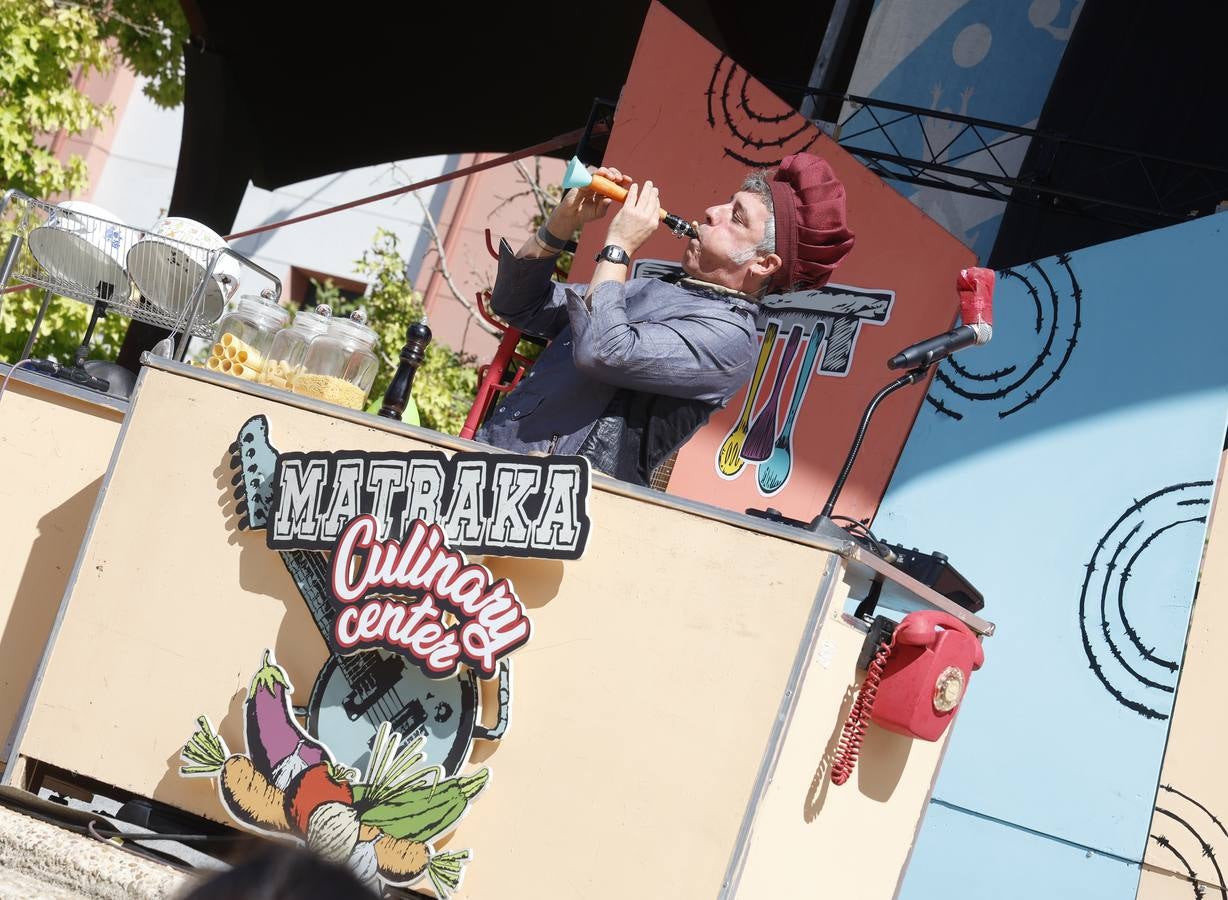 Así es la Muestra de Artistas de Calle por los barrios de Palencia