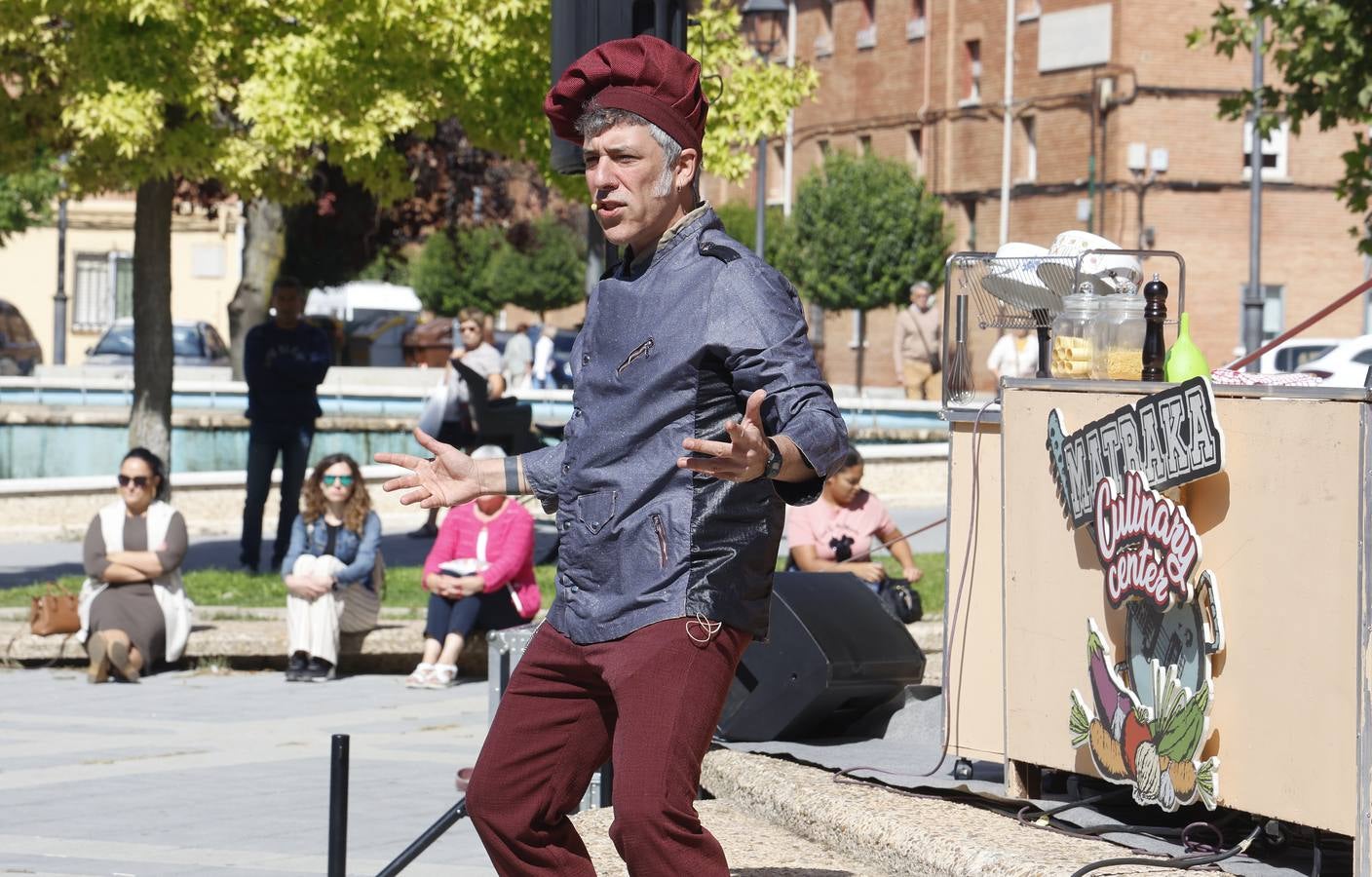 Así es la Muestra de Artistas de Calle por los barrios de Palencia