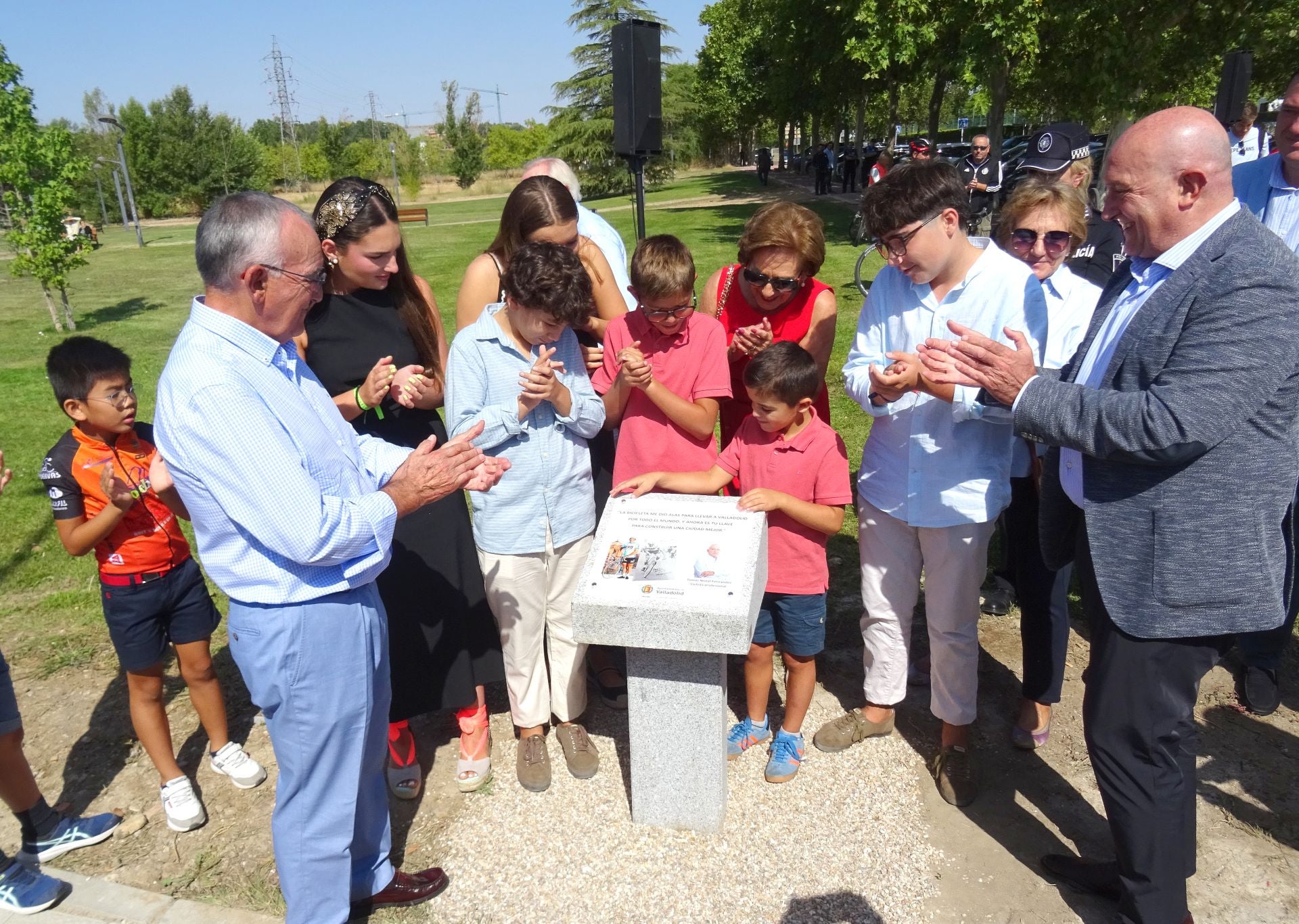 El nuevo carril bici del Camino Viejo de Simancas luce el nombre de Tomás Nistal