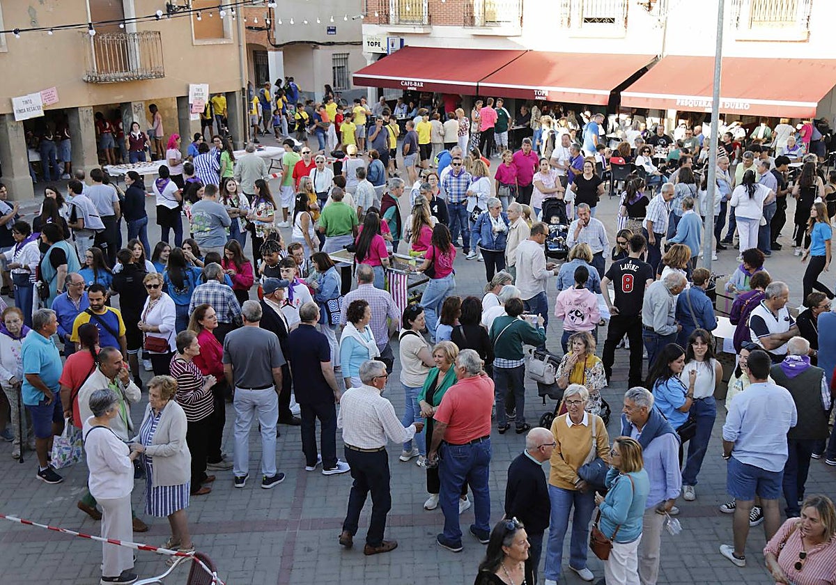 Vecinos disfrutando de las fiestas en 2024.