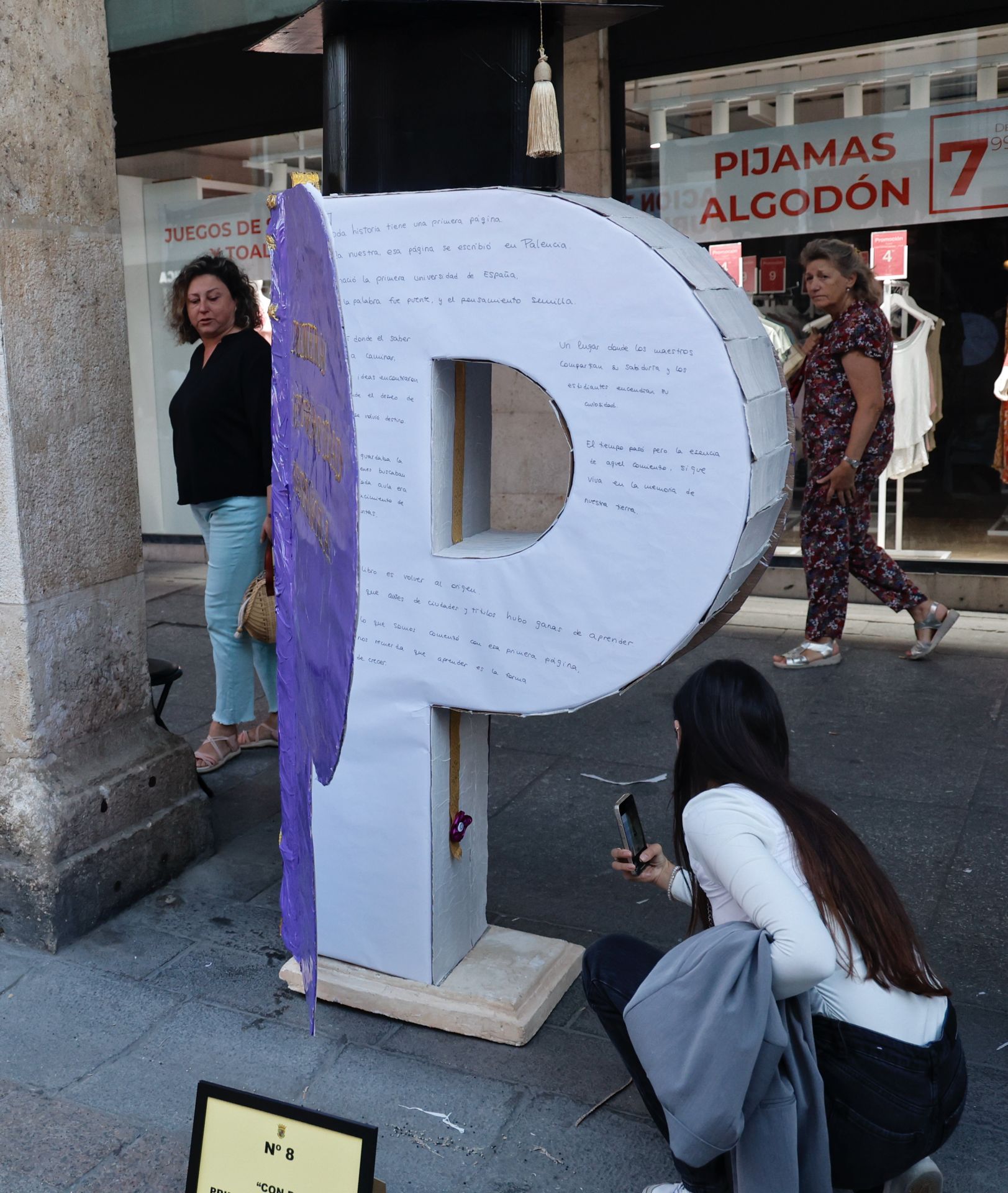 Concurso de las esculturas con forma de P