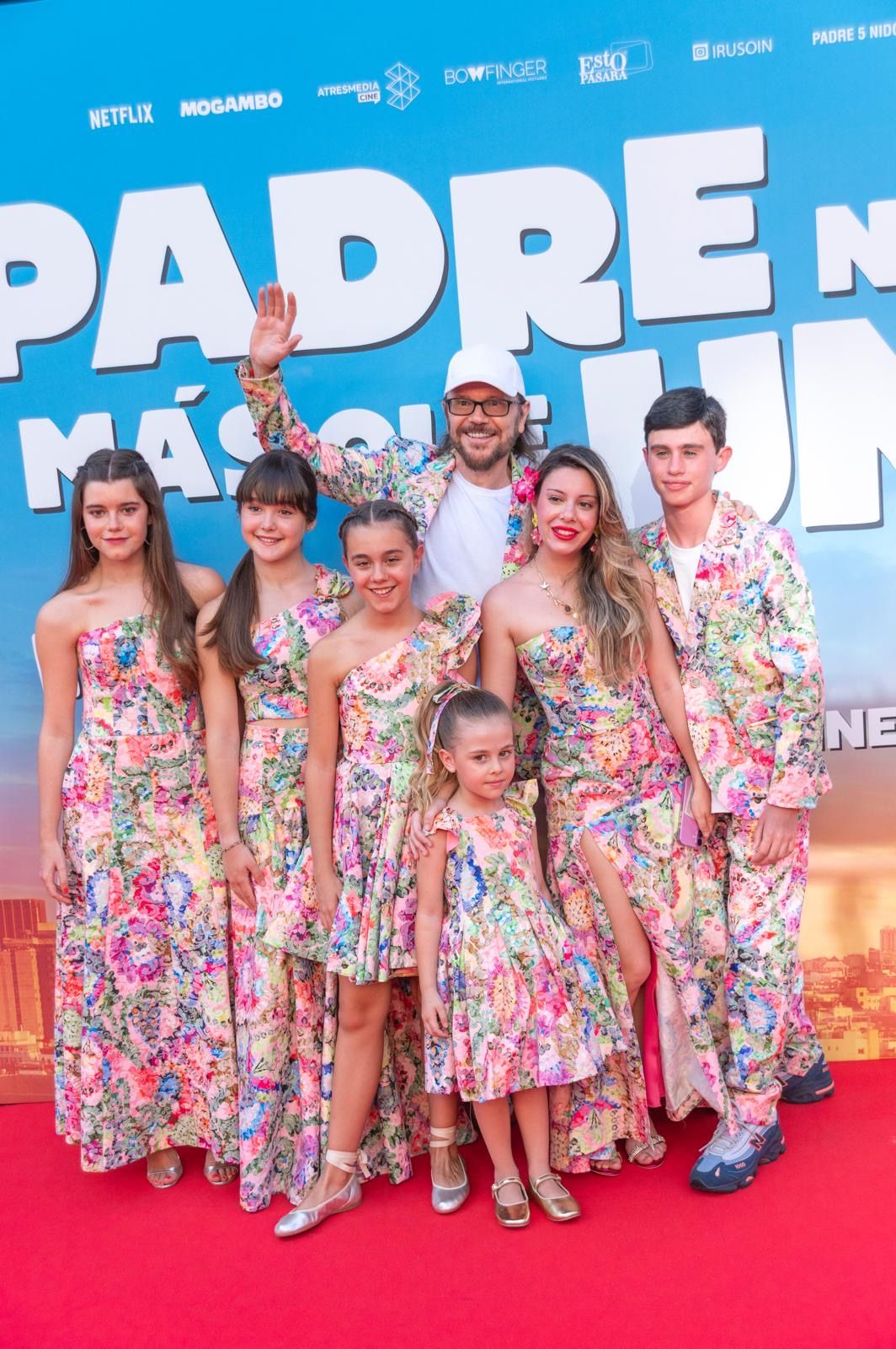 Elenco de la película durante su estreno.