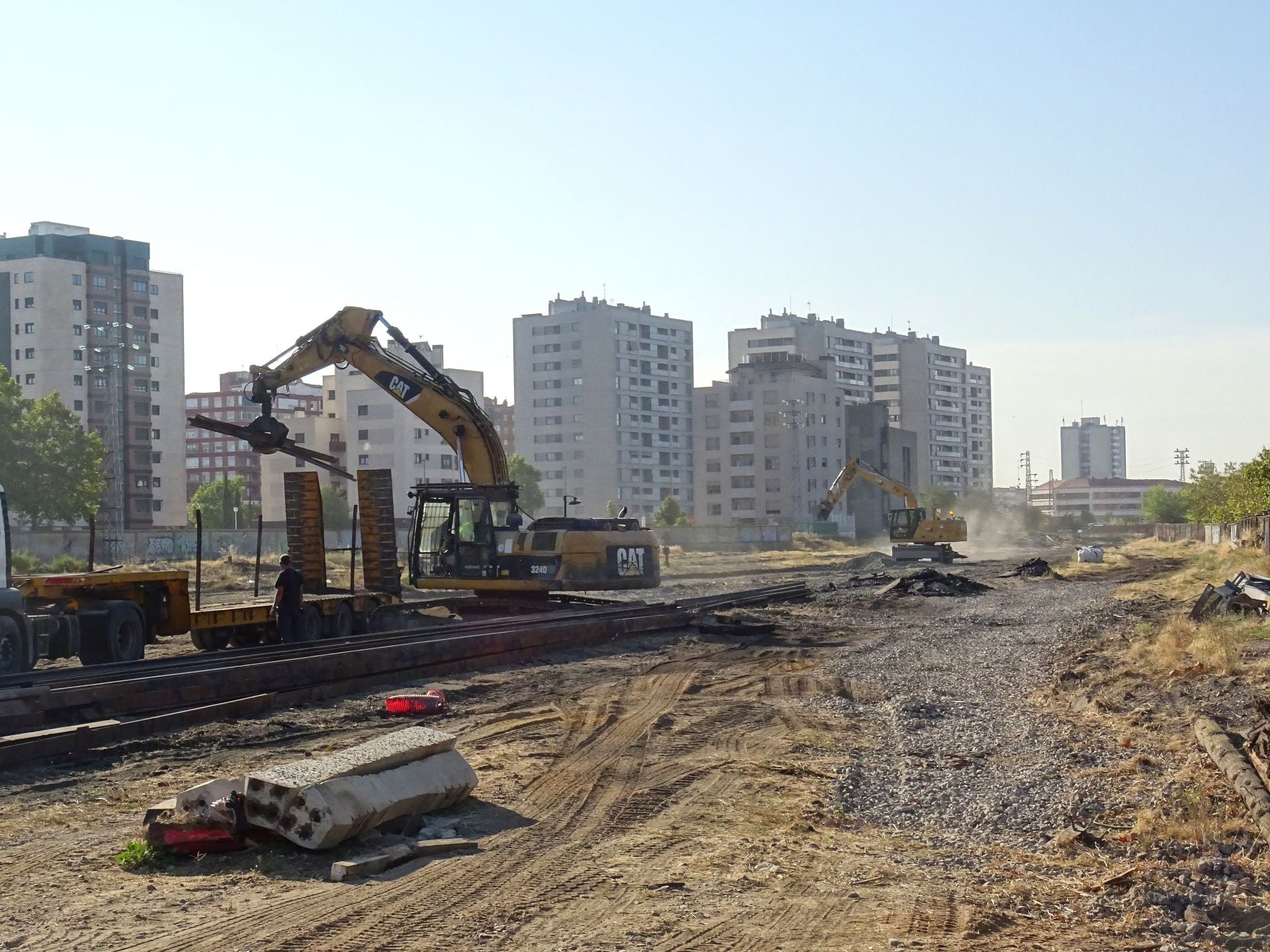 El desmontaje de la vía de mercancía de la línea Ariza