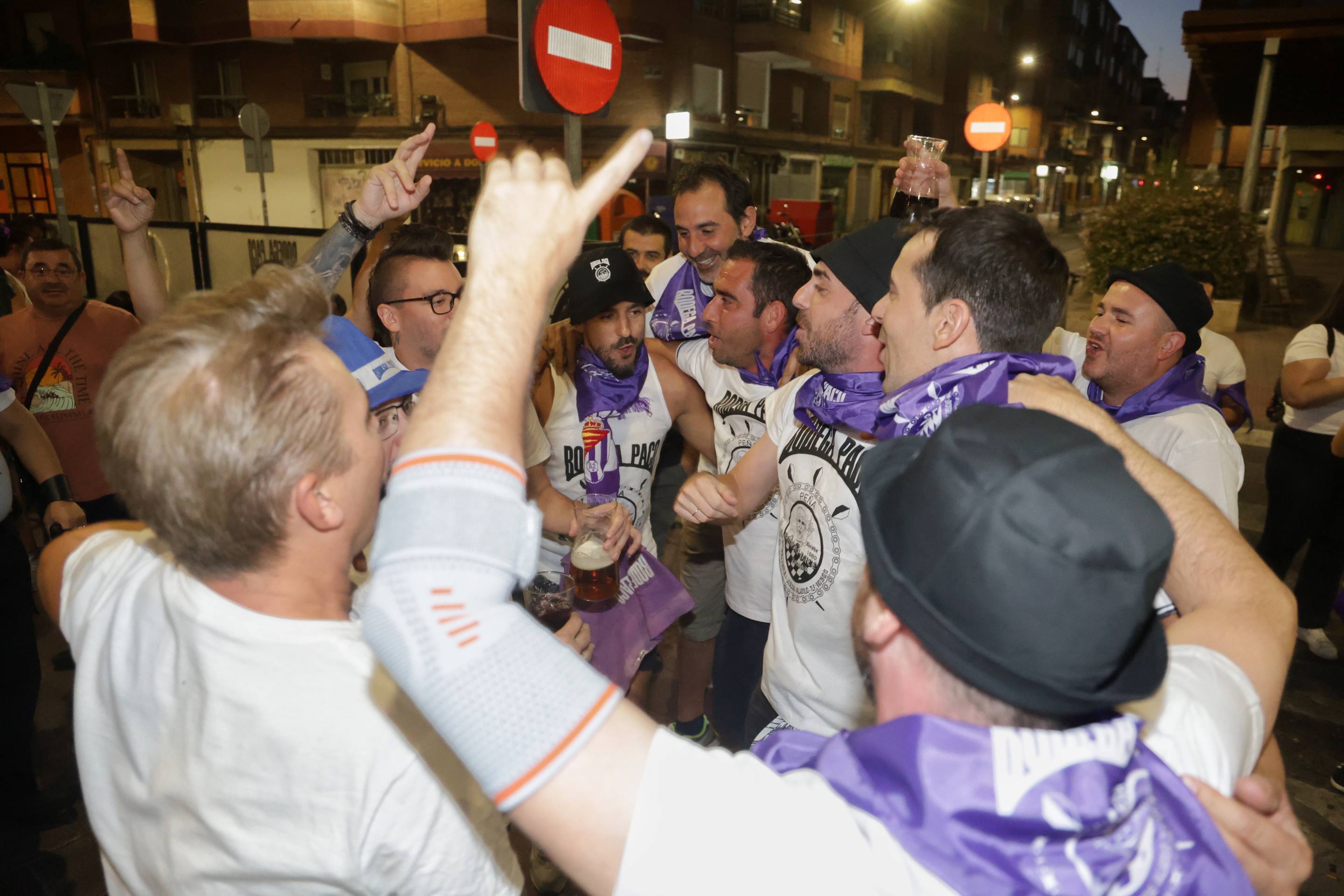 Las imágenes de la Peña Bodega Paco, una familia histórica de las fiestas de Valladolid