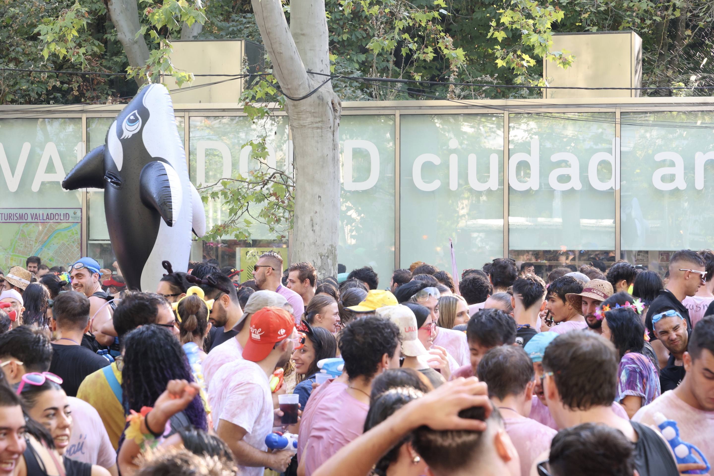 Las mejores imágenes del desfile de peñas de las Fiestas de Valladolid 2025