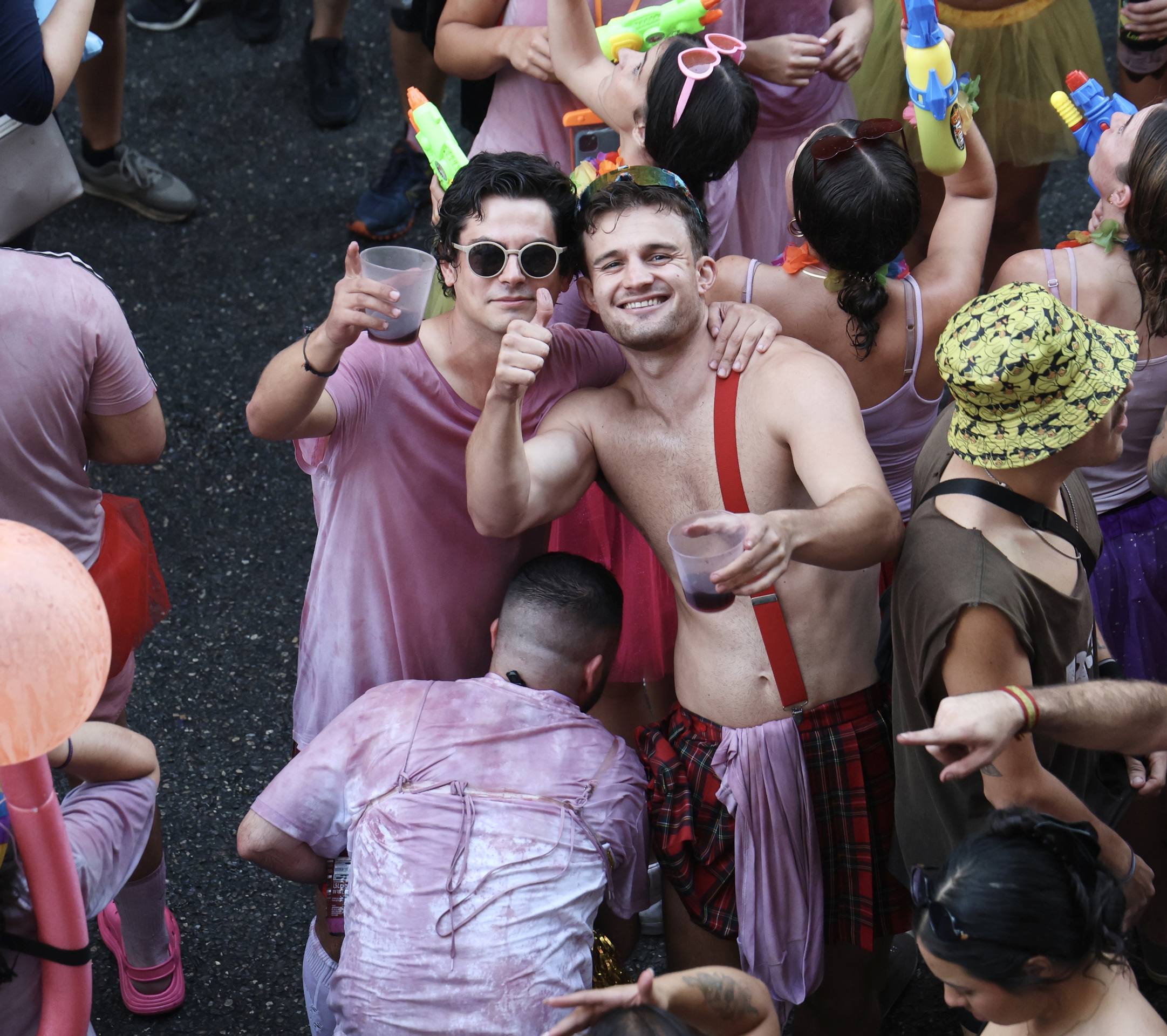 Las mejores imágenes del desfile de peñas de las Fiestas de Valladolid 2025