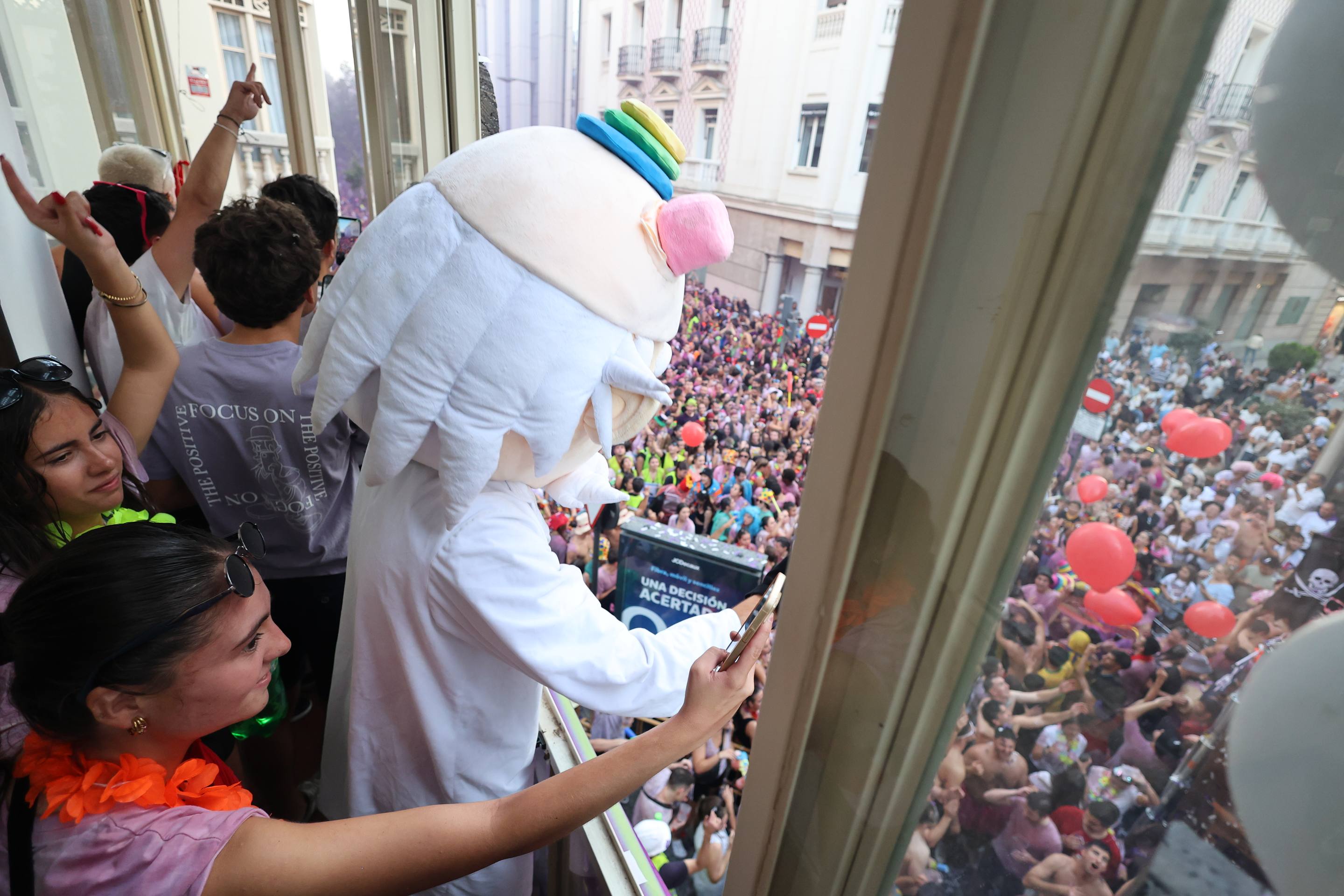 Las mejores imágenes del desfile de peñas de las Fiestas de Valladolid 2025