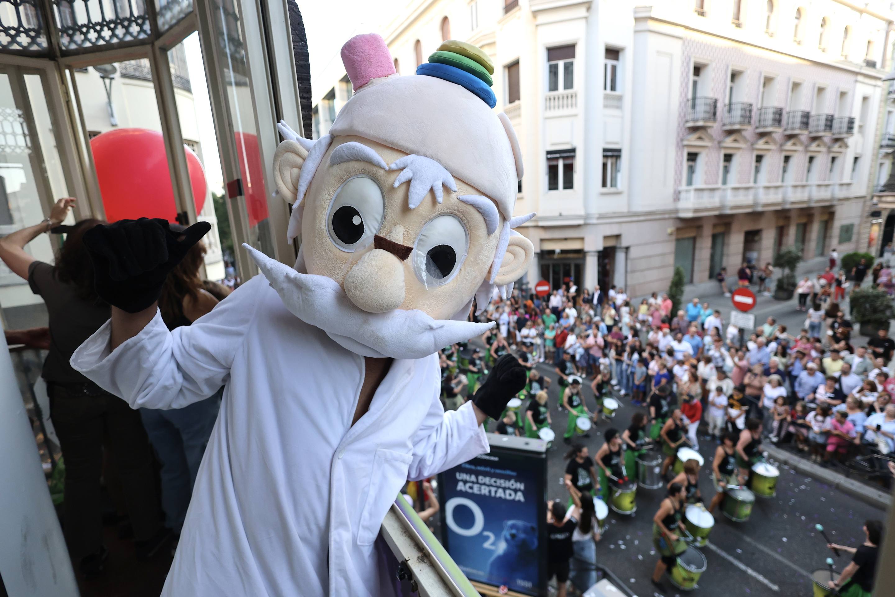 Las mejores imágenes del desfile de peñas de las Fiestas de Valladolid 2025