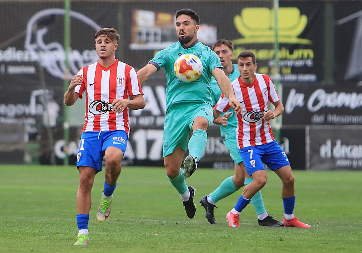 Rubén, durante un partido de pretemporada en La Albuera.