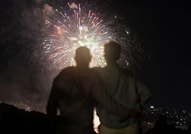 Los primeros fuegos artificiales de las fiestas llenan el cielo de Valladolid