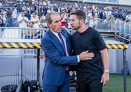 Almada saluda a Gabi antes del encuentro.