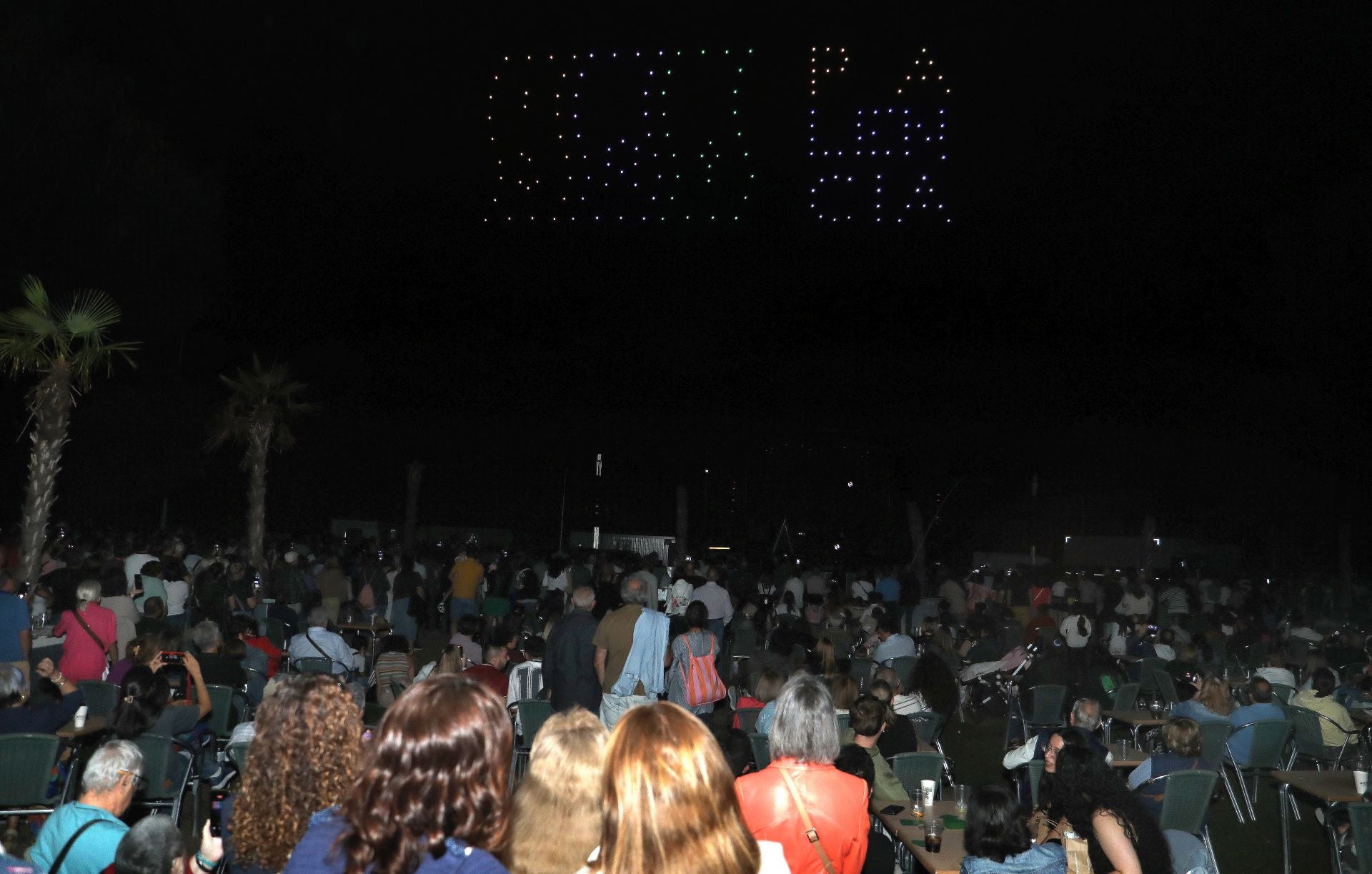 Los drones que hacen el cielo iluminado y silencioso