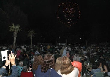 Los drones que hacen el cielo iluminado y silencioso