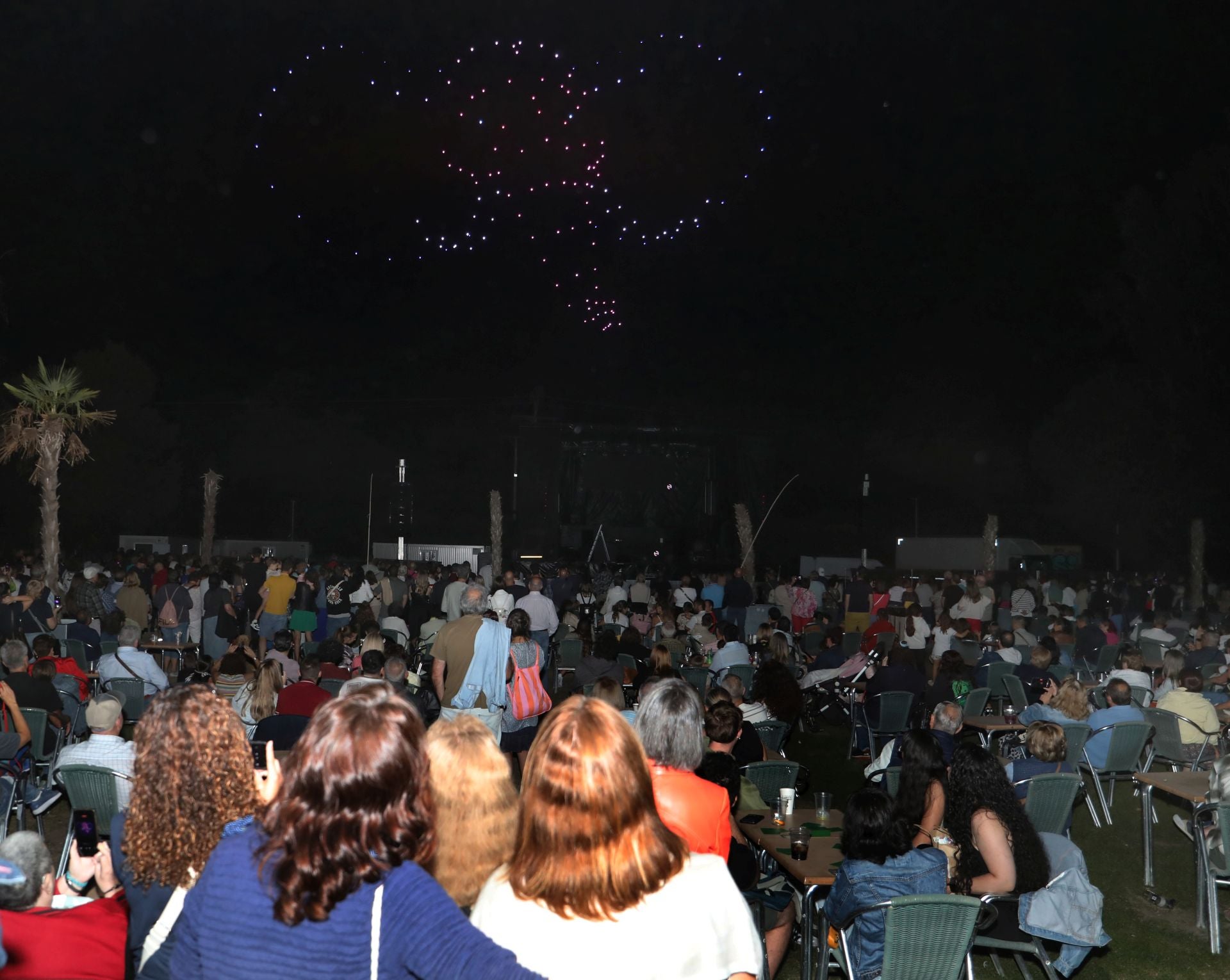 Los drones que hacen el cielo iluminado y silencioso