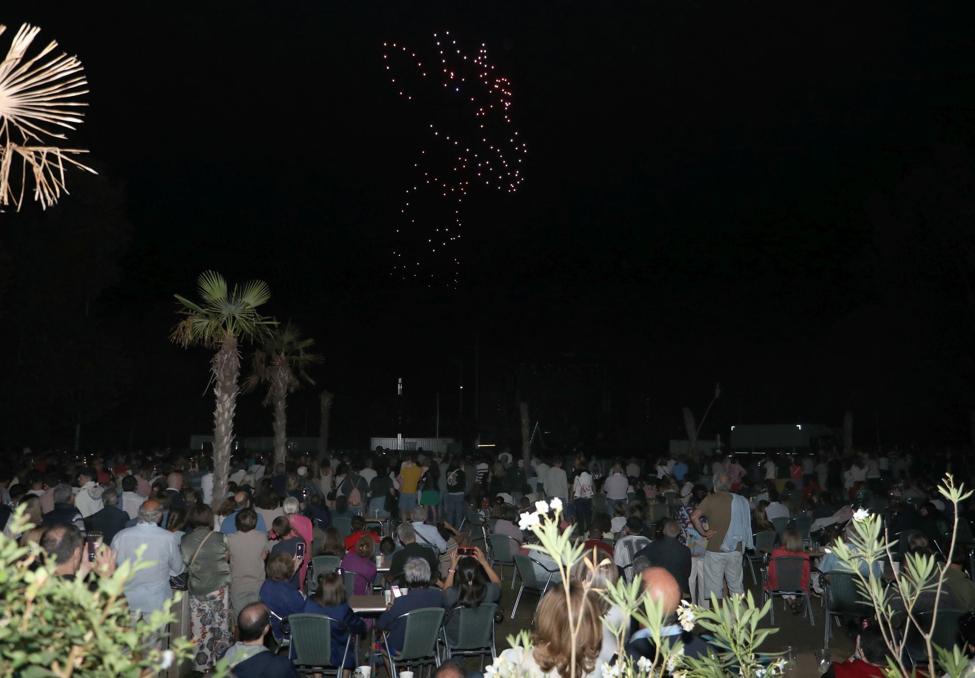 Los drones que hacen el cielo iluminado y silencioso